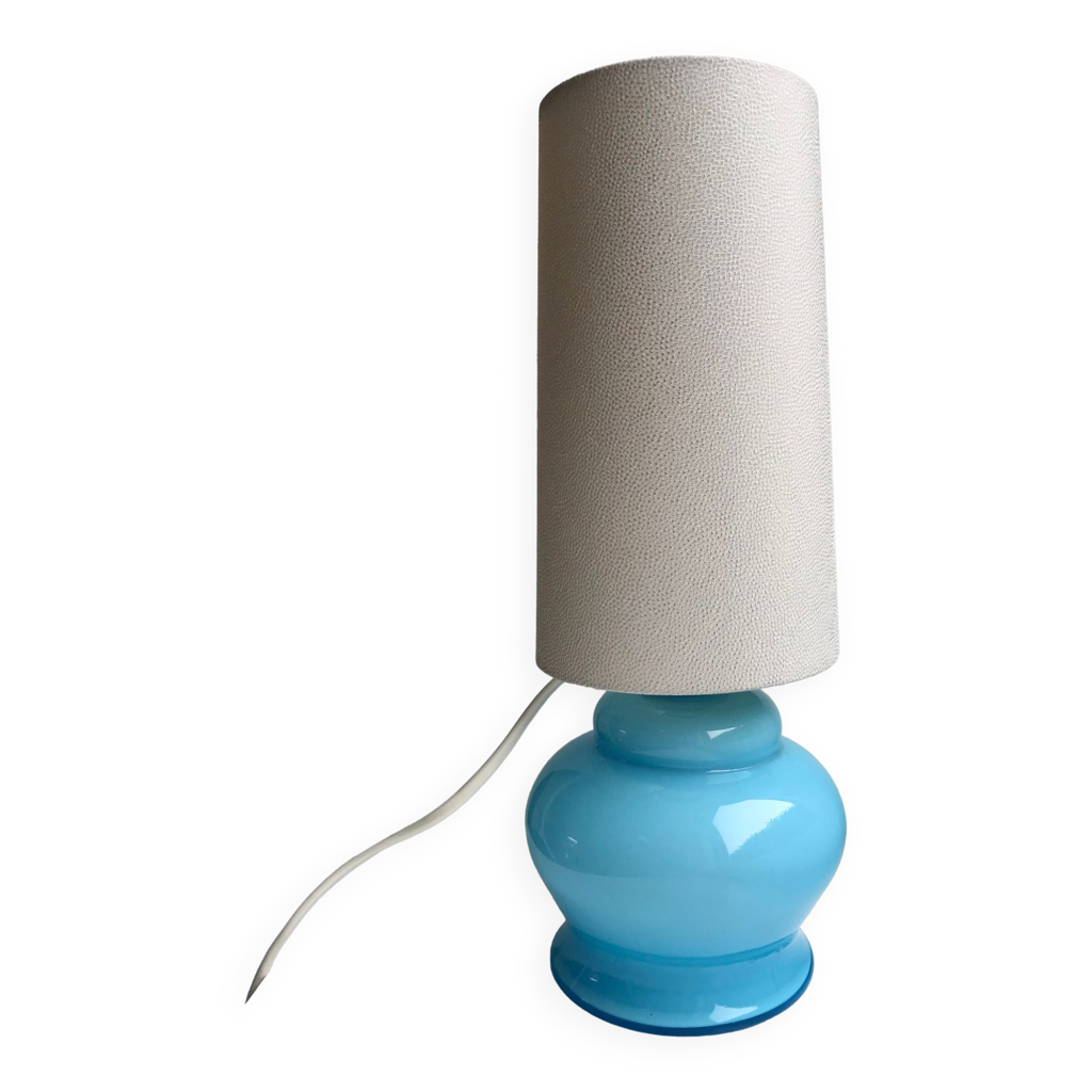 Lampe avec pieds en opaline bleu et abat-jour conique texturé années 60-70  | Selency