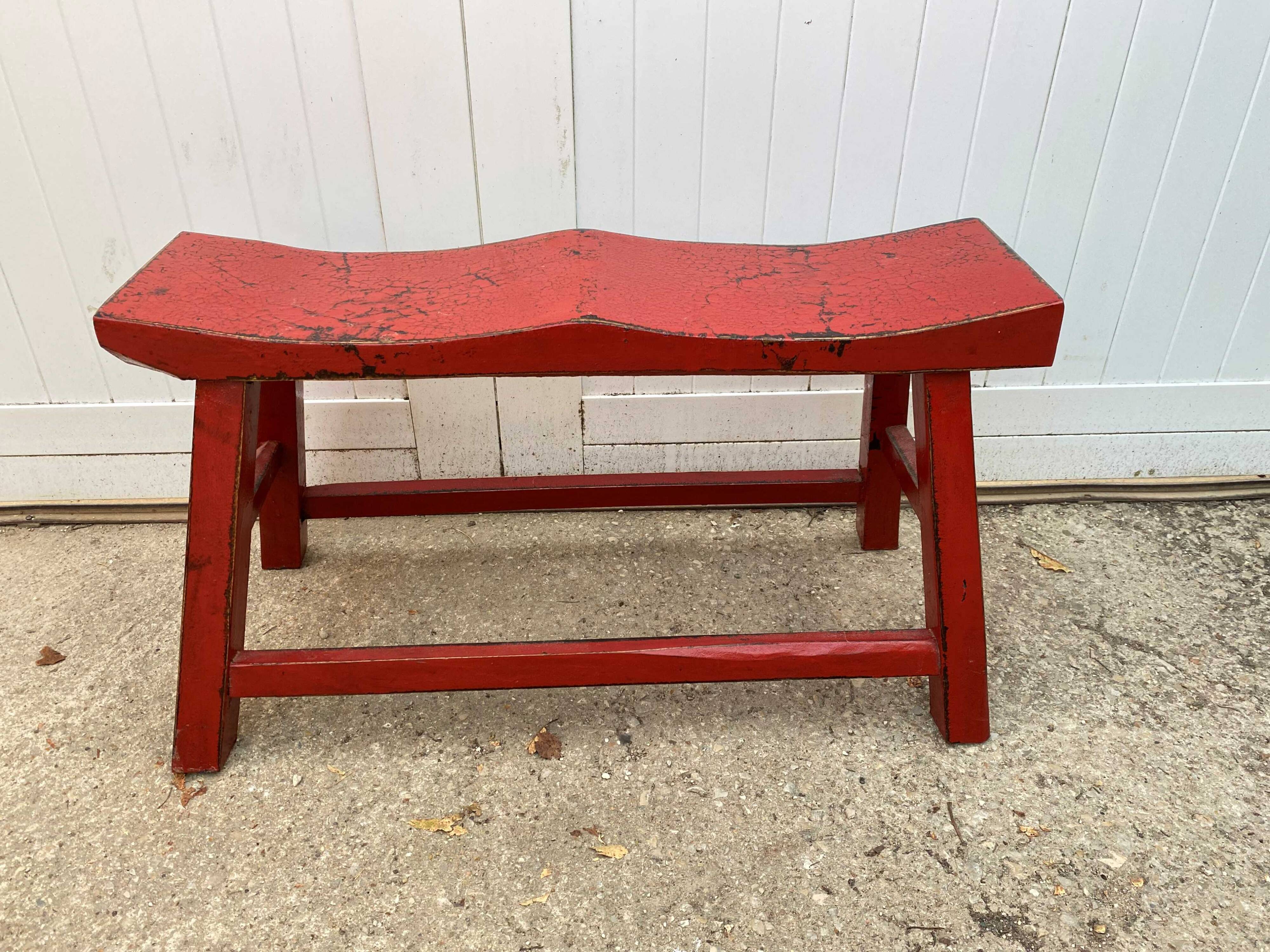 Red end of bed bench in solid wood with cracked effect Chinese style 1950