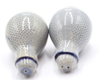 Salière et poivrière en grès bleu