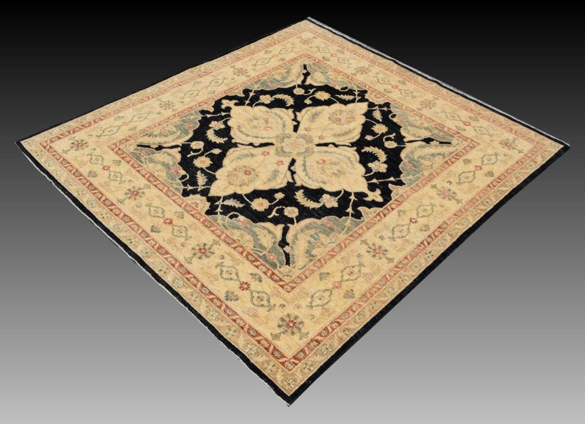 Oriental Ziegler rug: 1.96 x 2.10 Metres - Handmade Wool "Galerie Sardje"