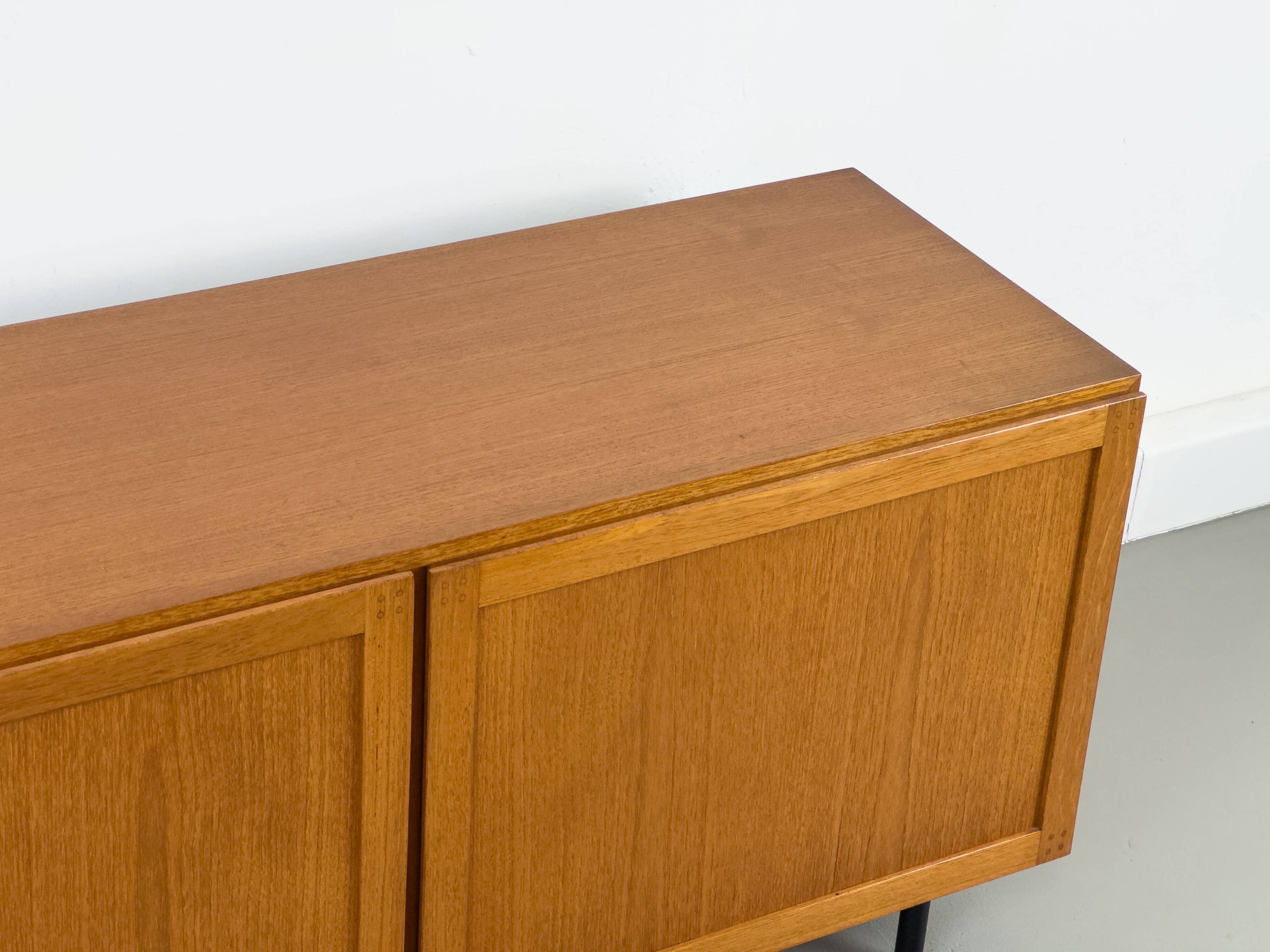 Buffet bas en teck, années 1970