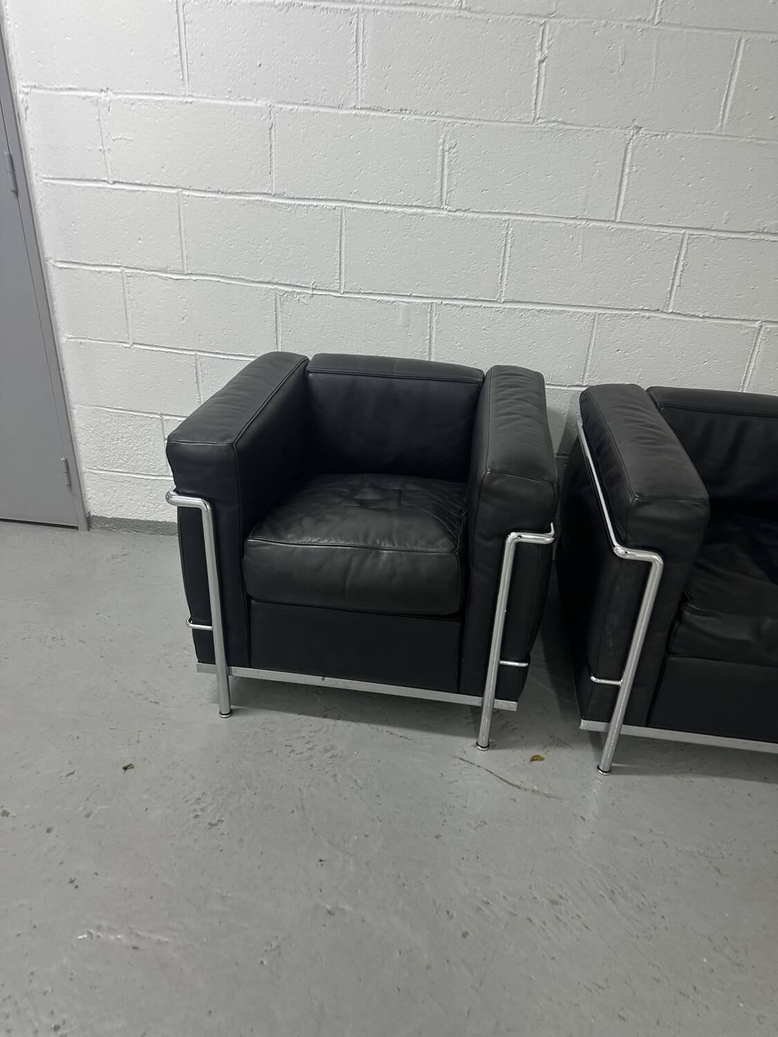 Paire de fauteuils LC2 Le Corbusier édition Cassina vintage
