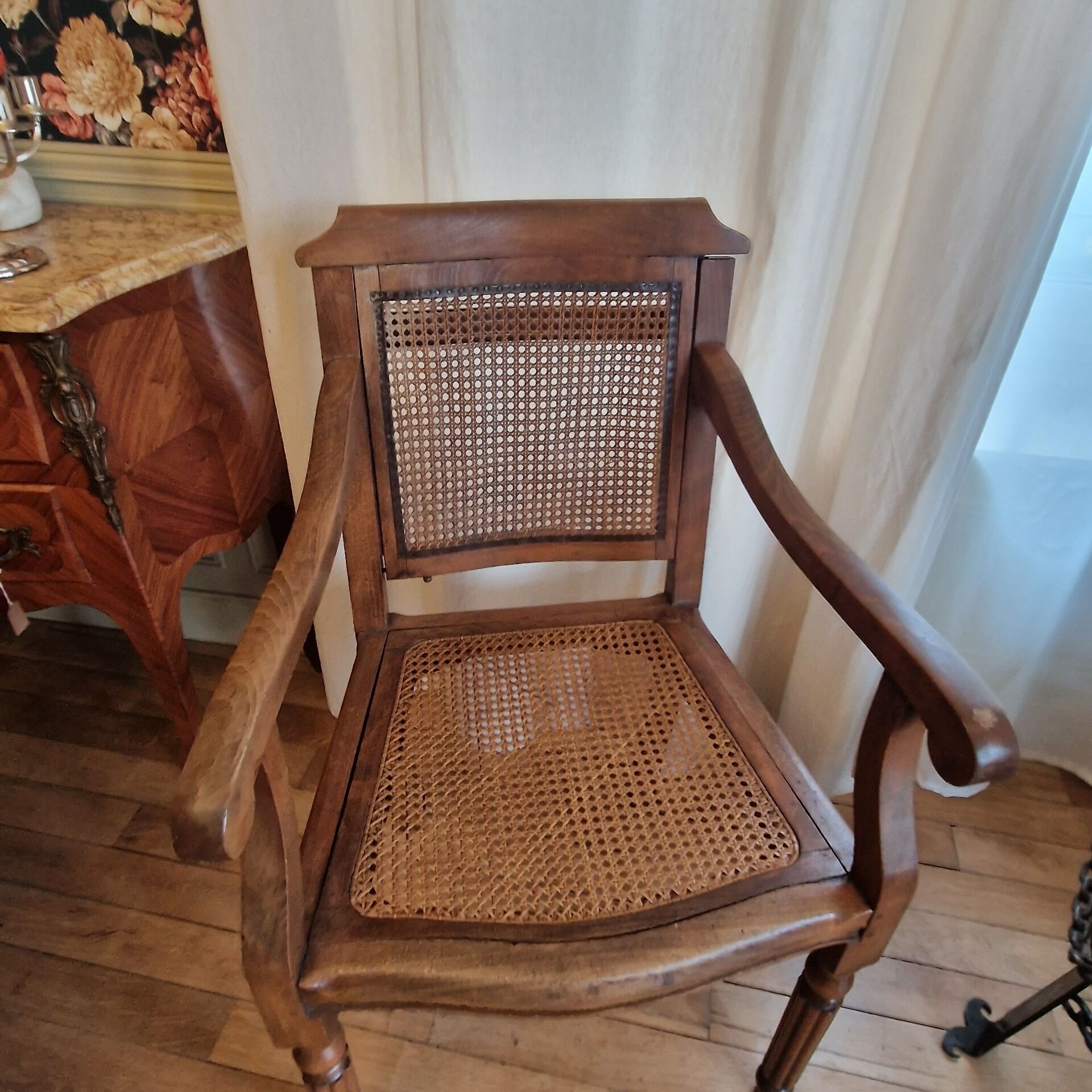 Ancien siège de coiffeur ou barbier