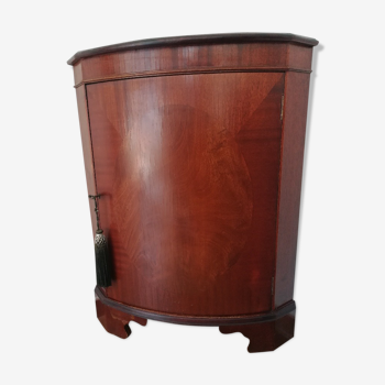 Corner cabinet