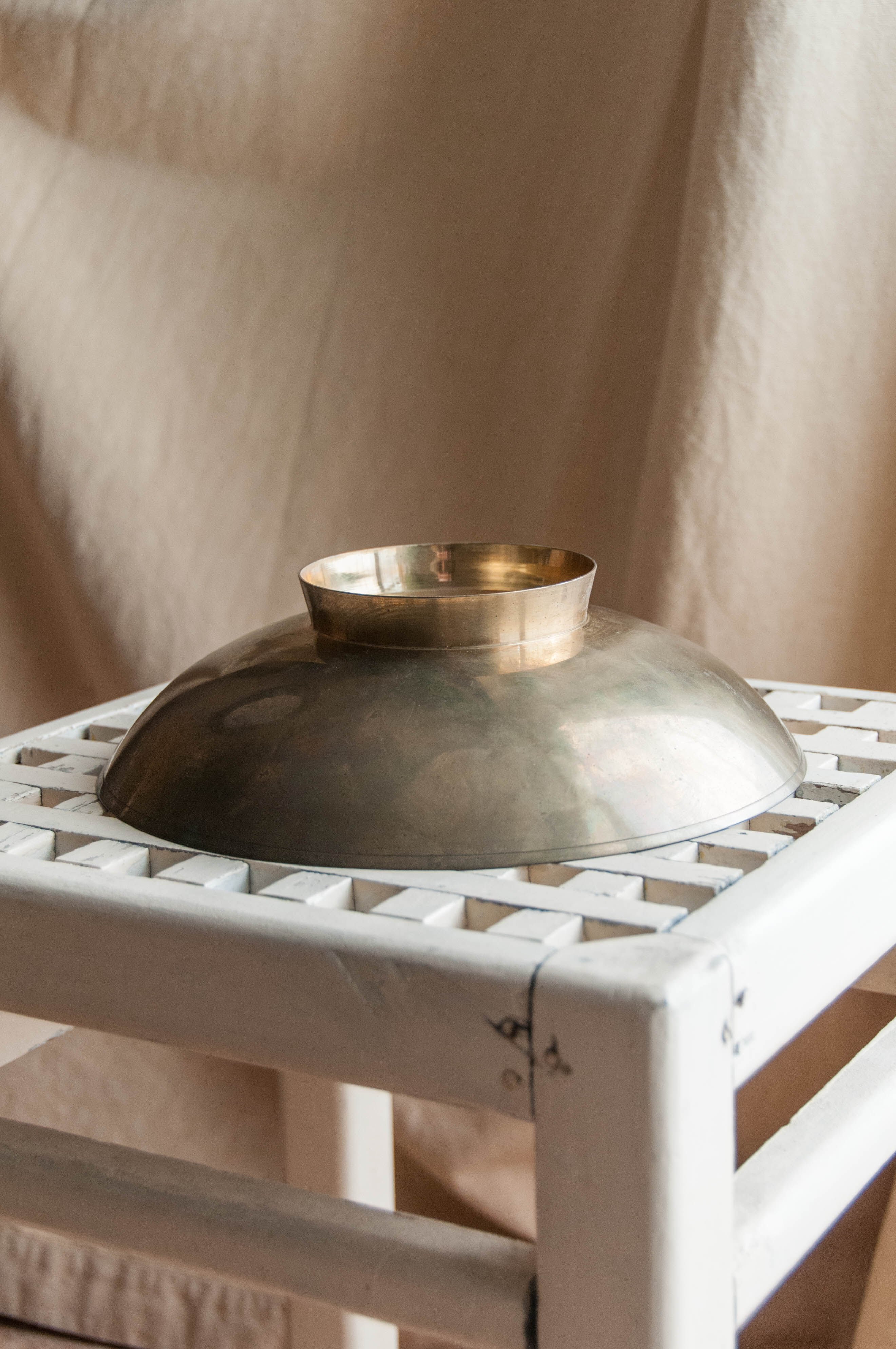 Partitioned metal cut, duck motifs