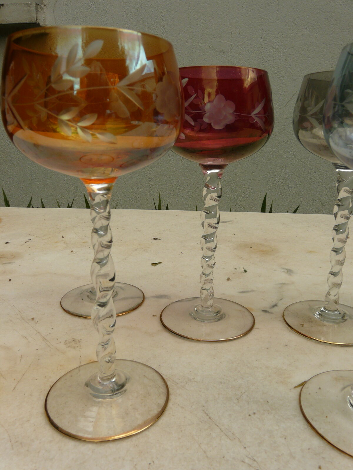 Série de 6 à vin verres en cristal taillé de couleurs