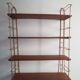 Etagere metal doré et tablettes en bois