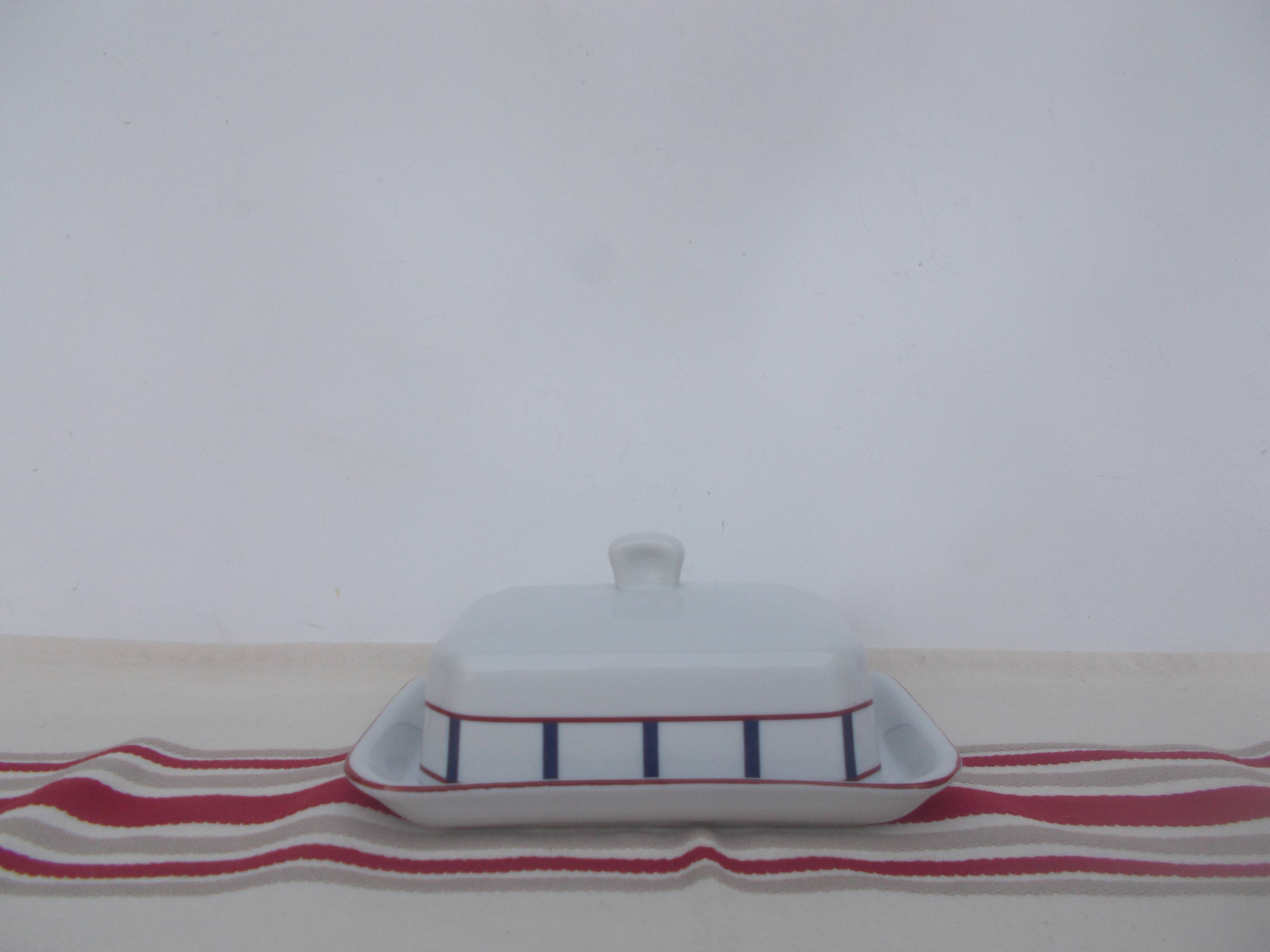 Beurrier basque porcelaine bleu et rouge