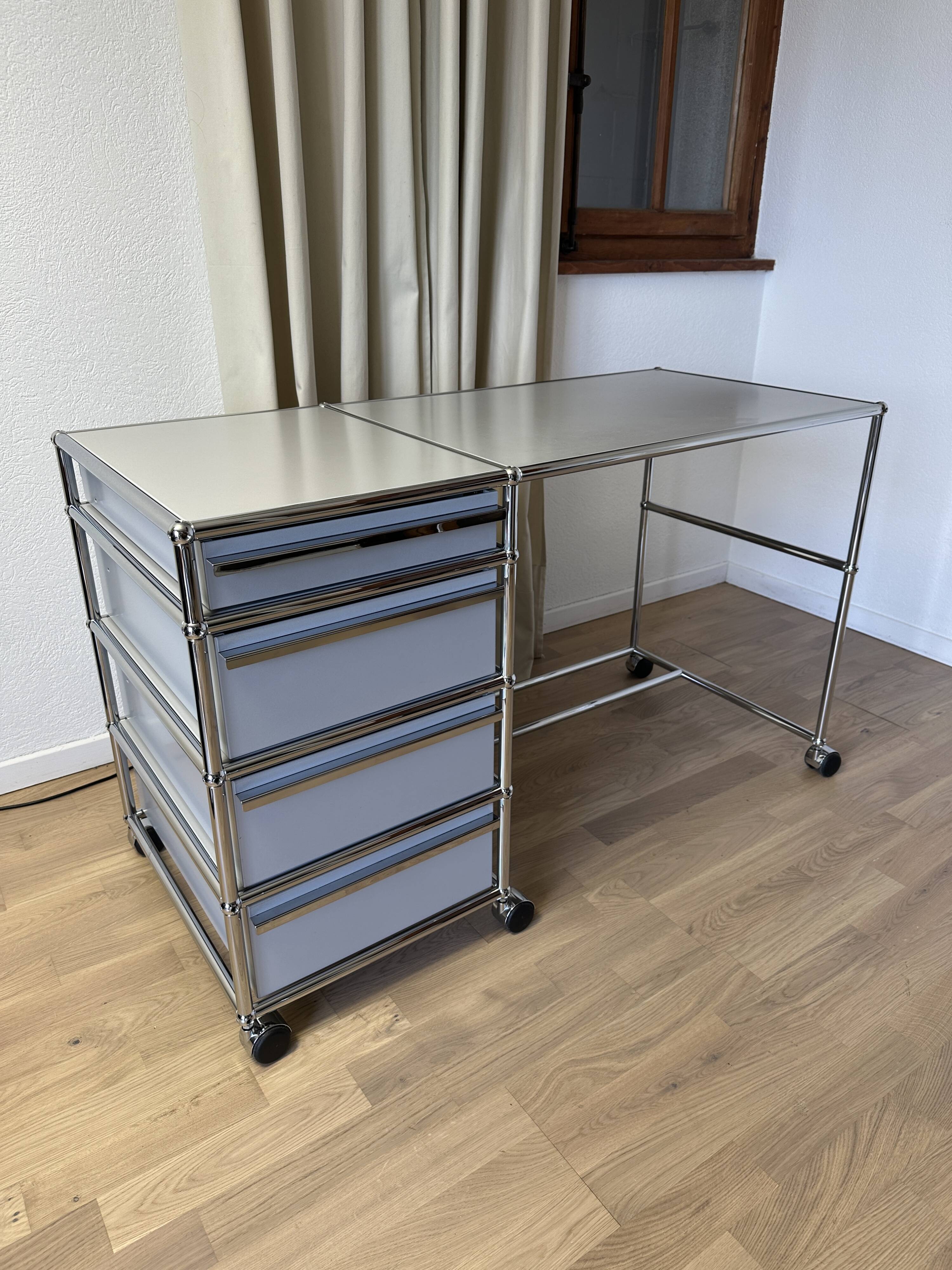 USM Haller desk in matte silver