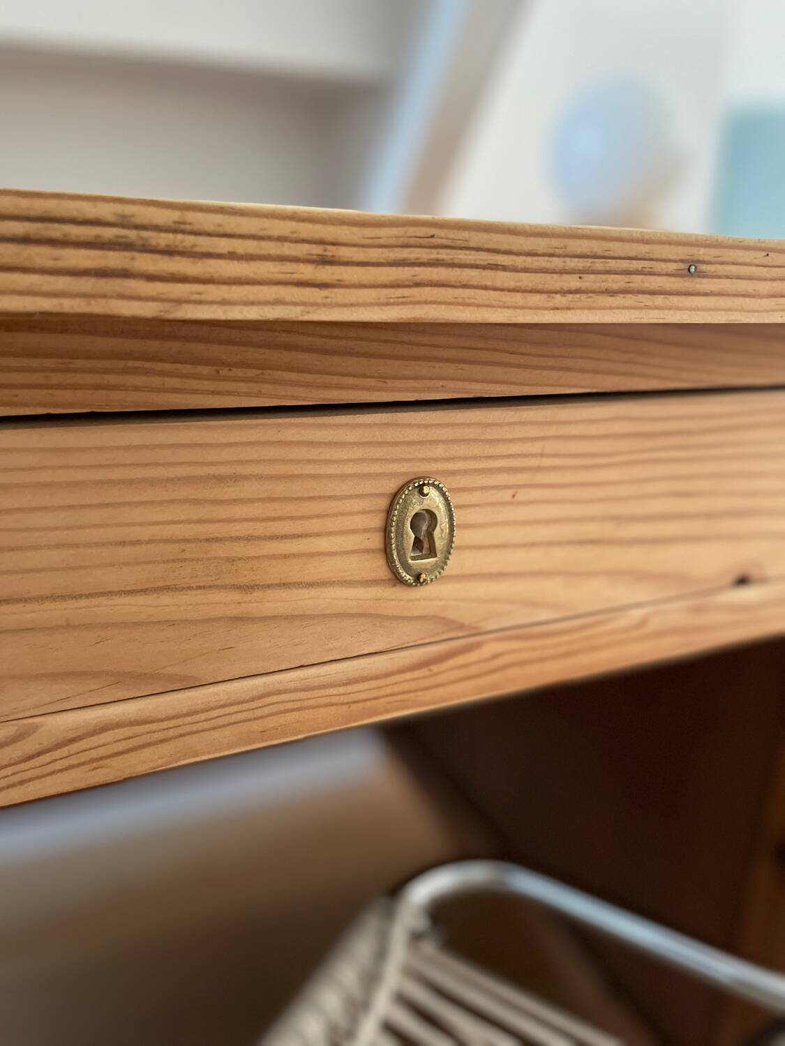 Vintage desk shell handles