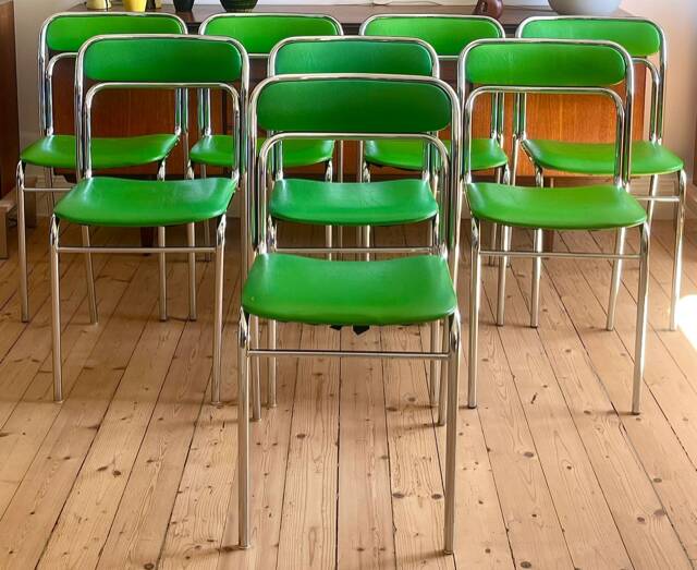 Série de 8 chaises Souvignet en chrome et skaï vert