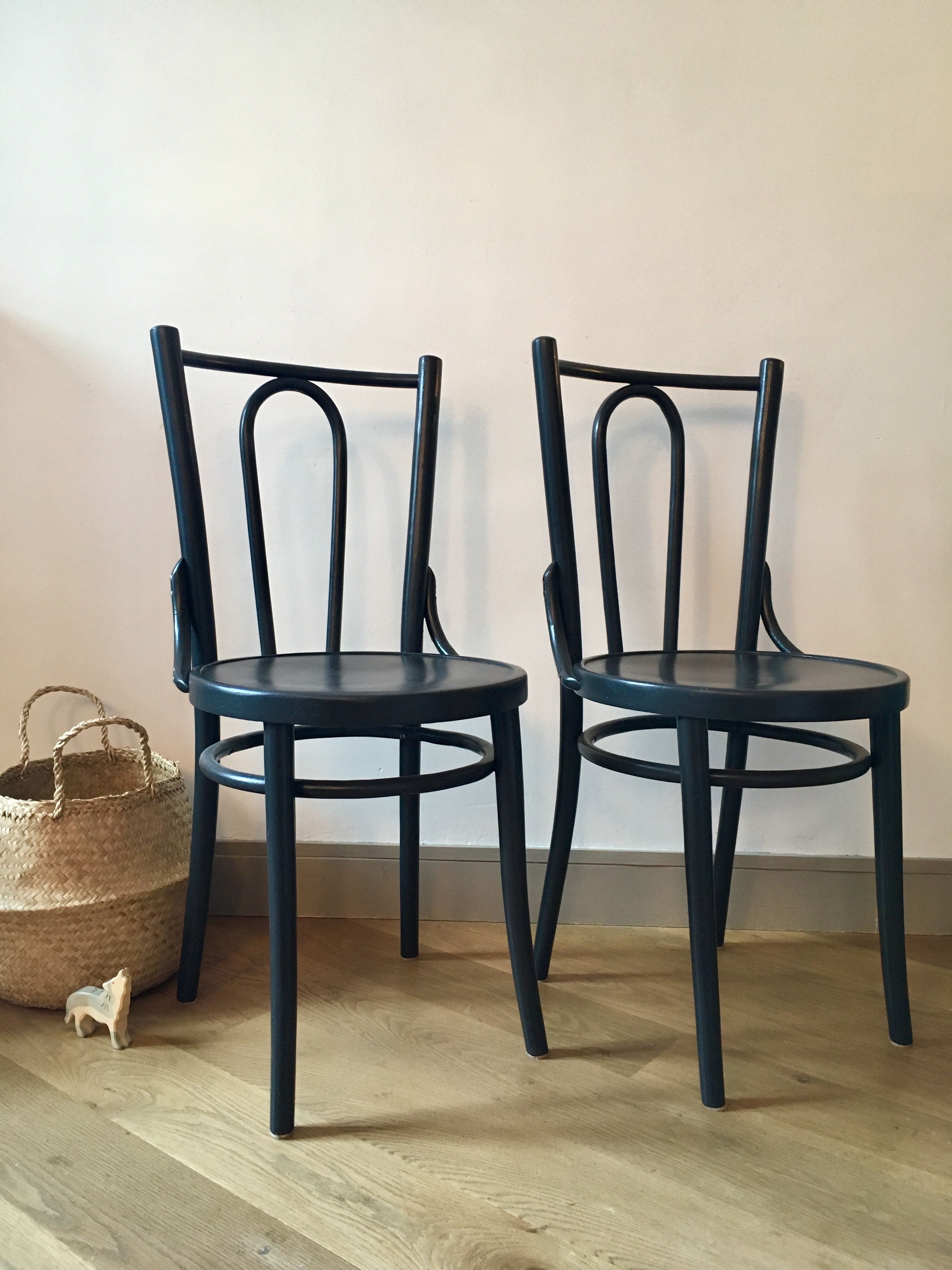 Bistrot black chairs