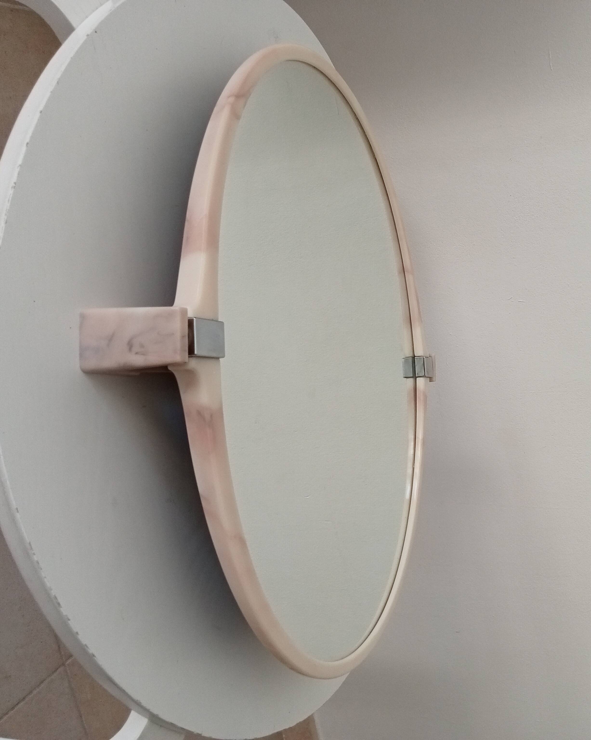 Vintage mirror with a marbled effect from the 70s.