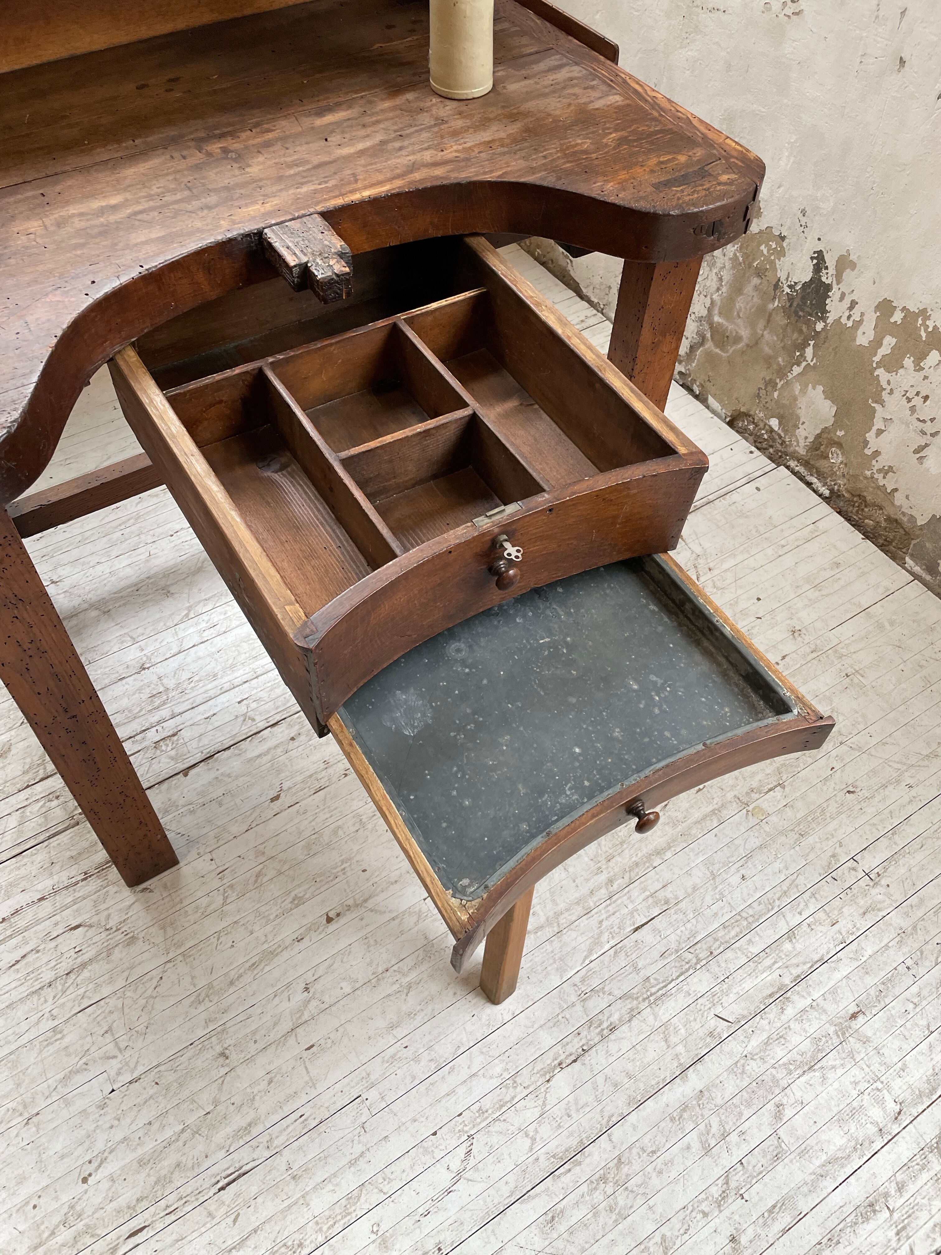 Establishment of jeweler XIXth oak