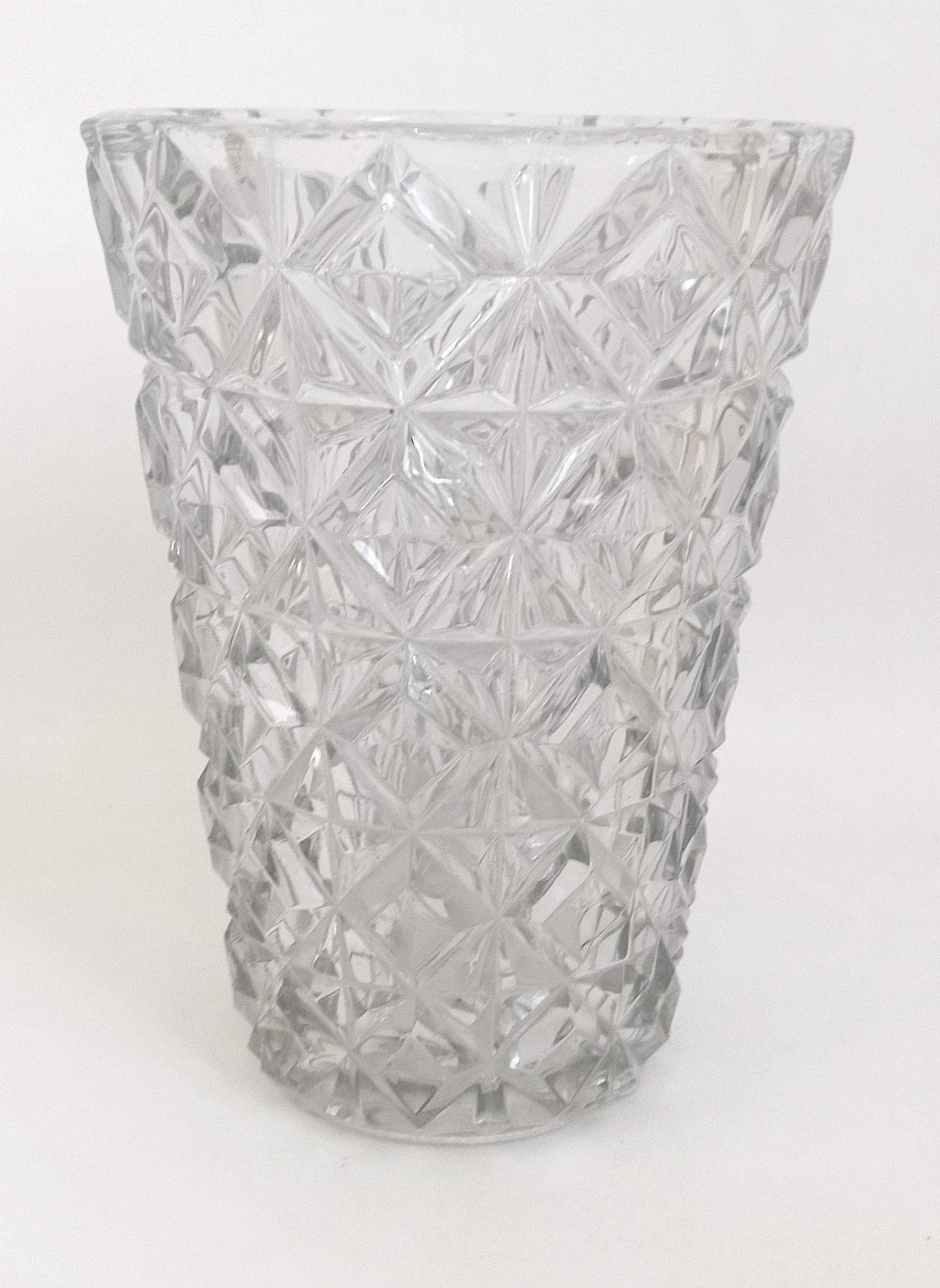 Vase en verre pressé moulé années 60 Hauteur 30 cm