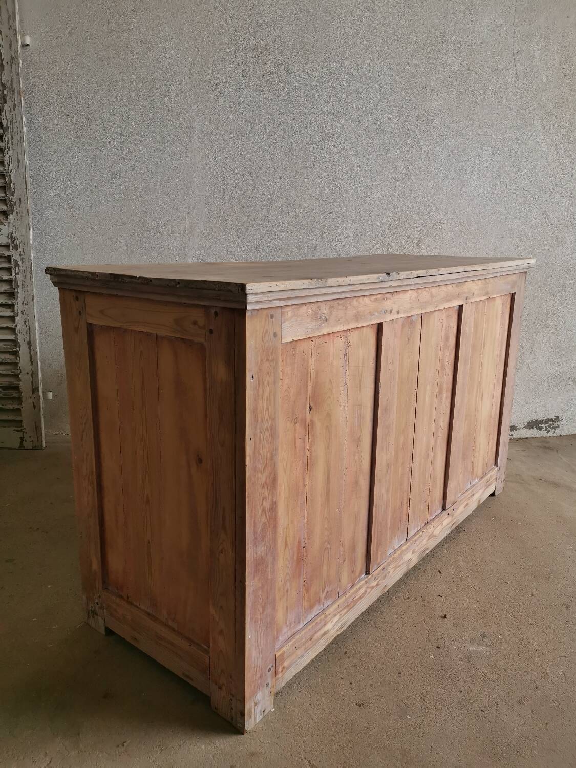 Kitchen Counter / Island