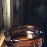 Cendrier en verre épais marron Année 70