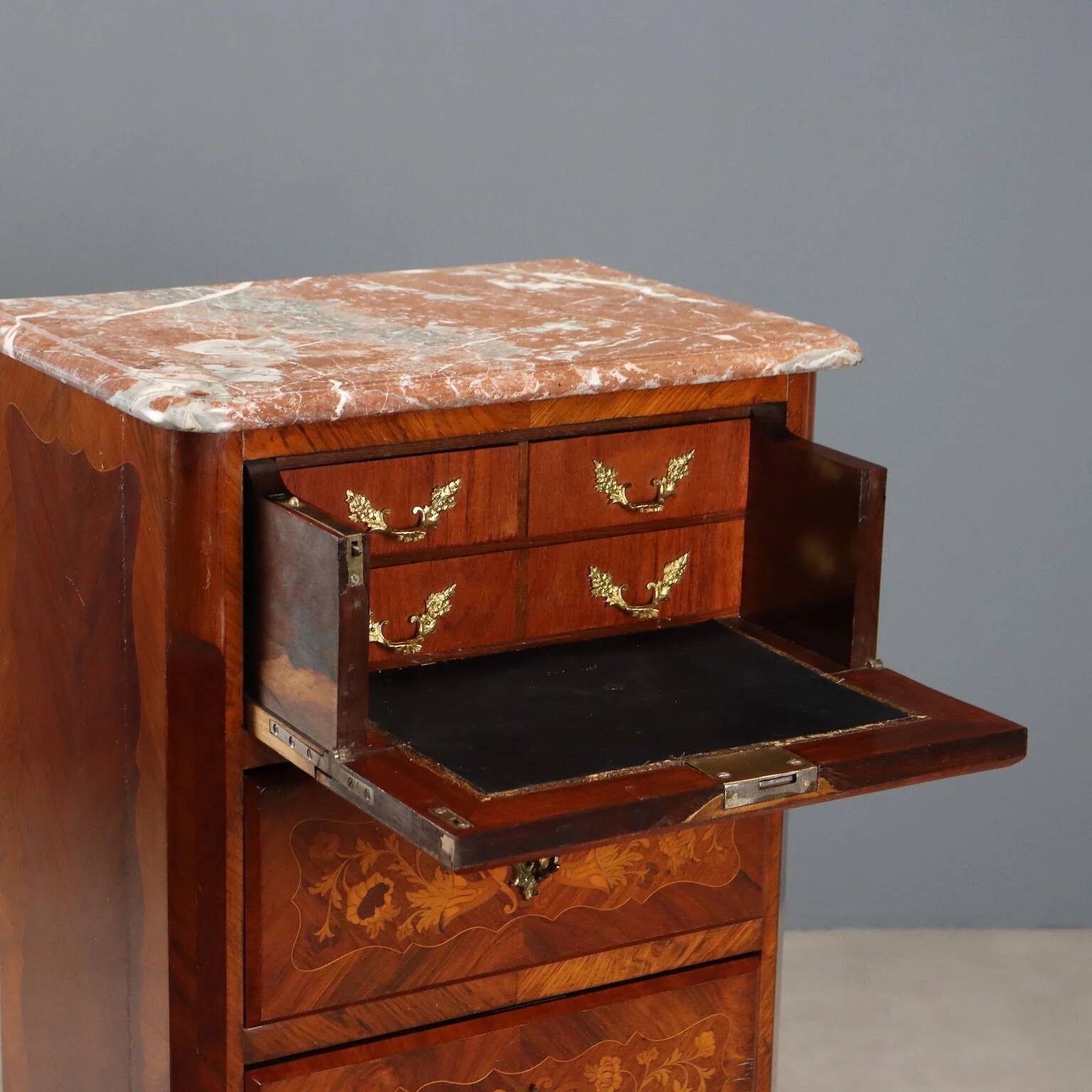 Antique Napoleon III cabinet in violet wood, 19th century.