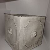 Square planter with a patinated iron lion's head