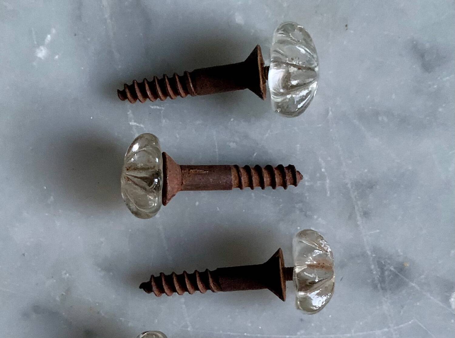 Drawer knob handles