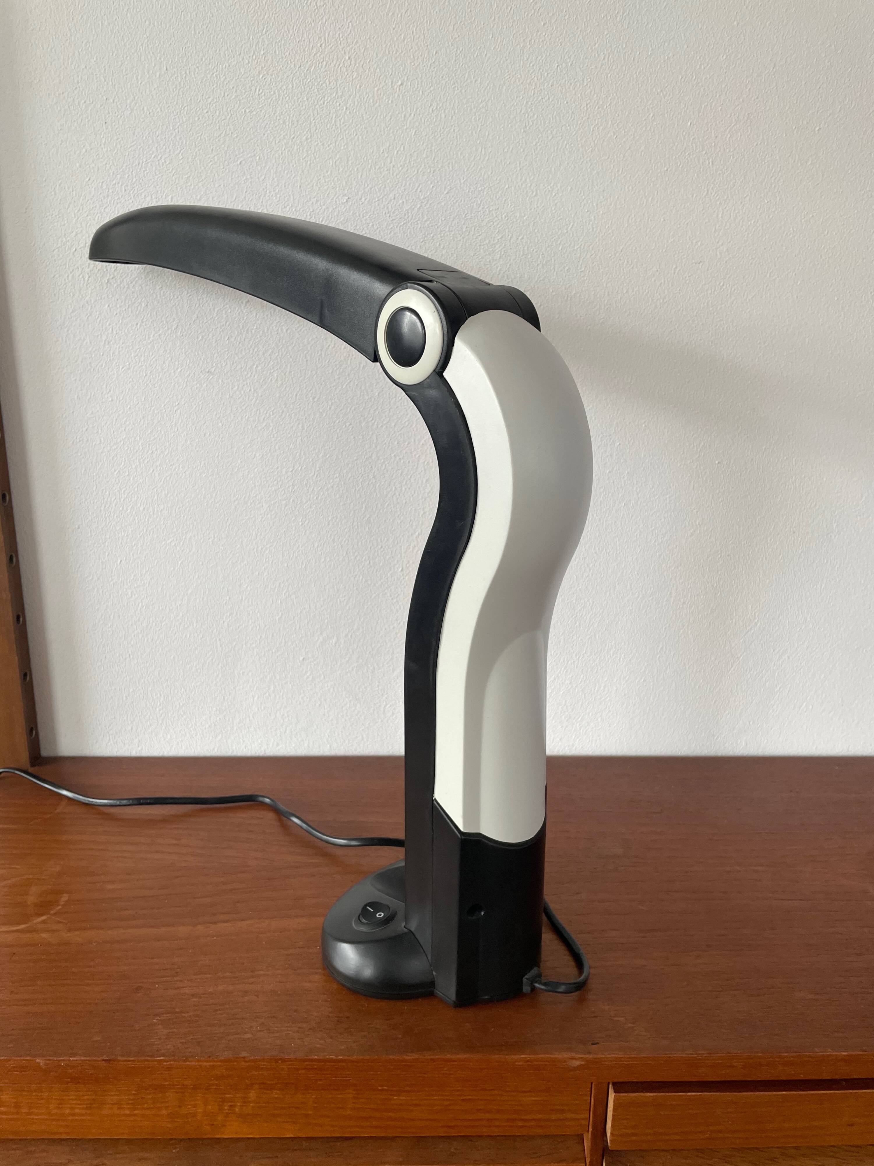 Luminaire Toucan en noir et blanc HT Huang Design