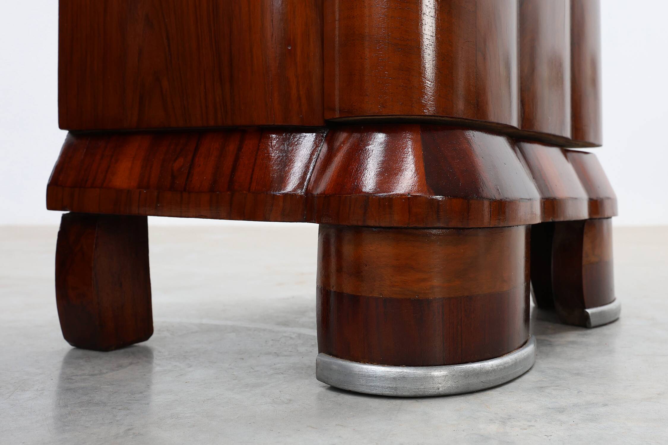 Pair of Art Deco Nightstands in Walnut, Italy 1920s
