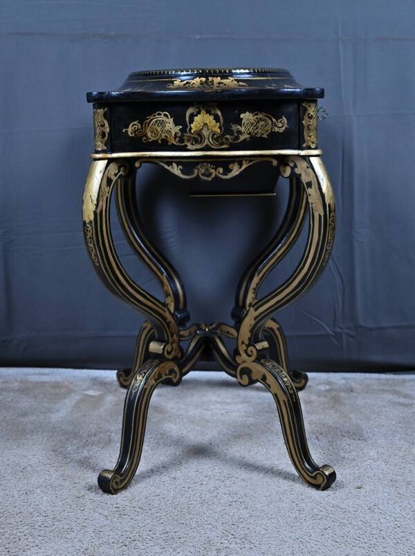 Table travailleuse en bois peint, époque Napoléon III – milieu XIXe