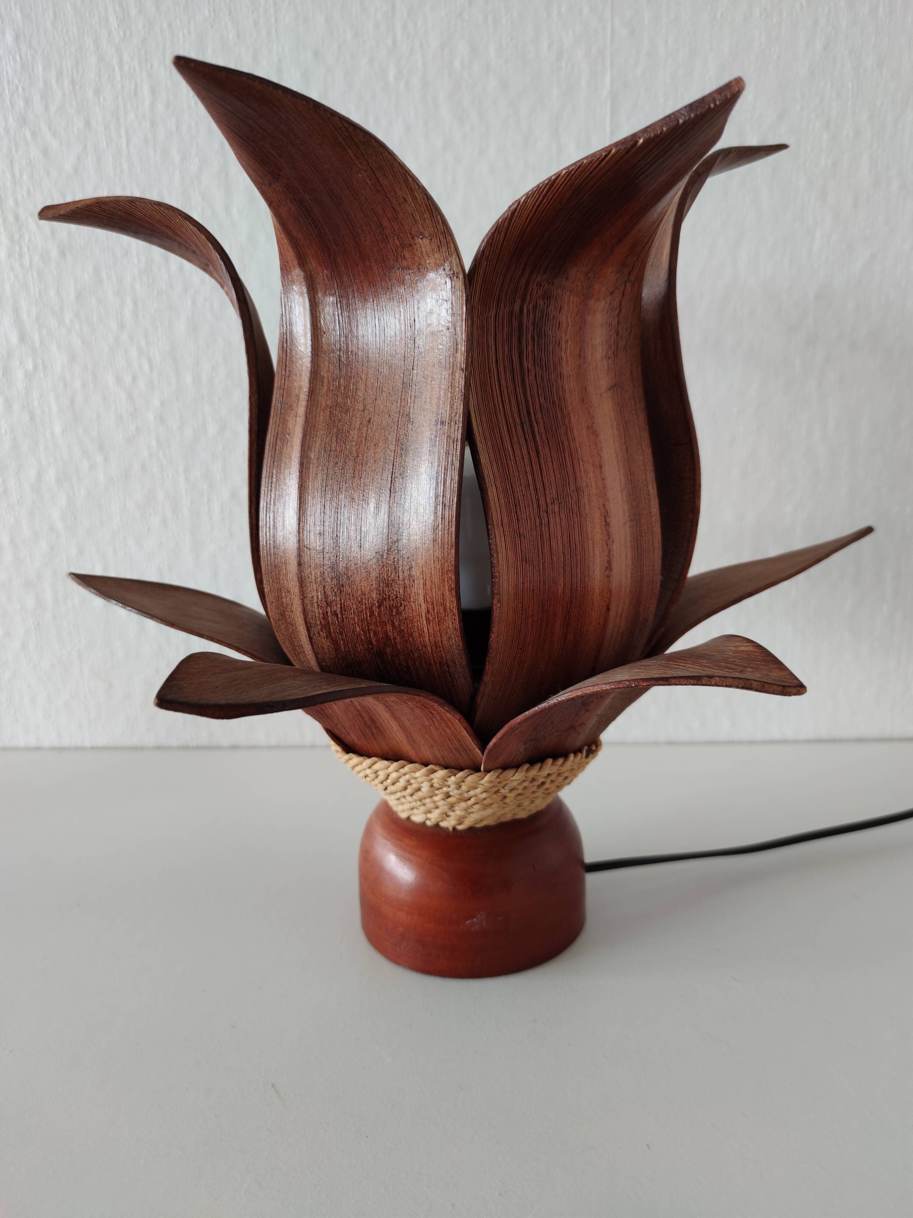 Lotus palm shell bedside table lamp