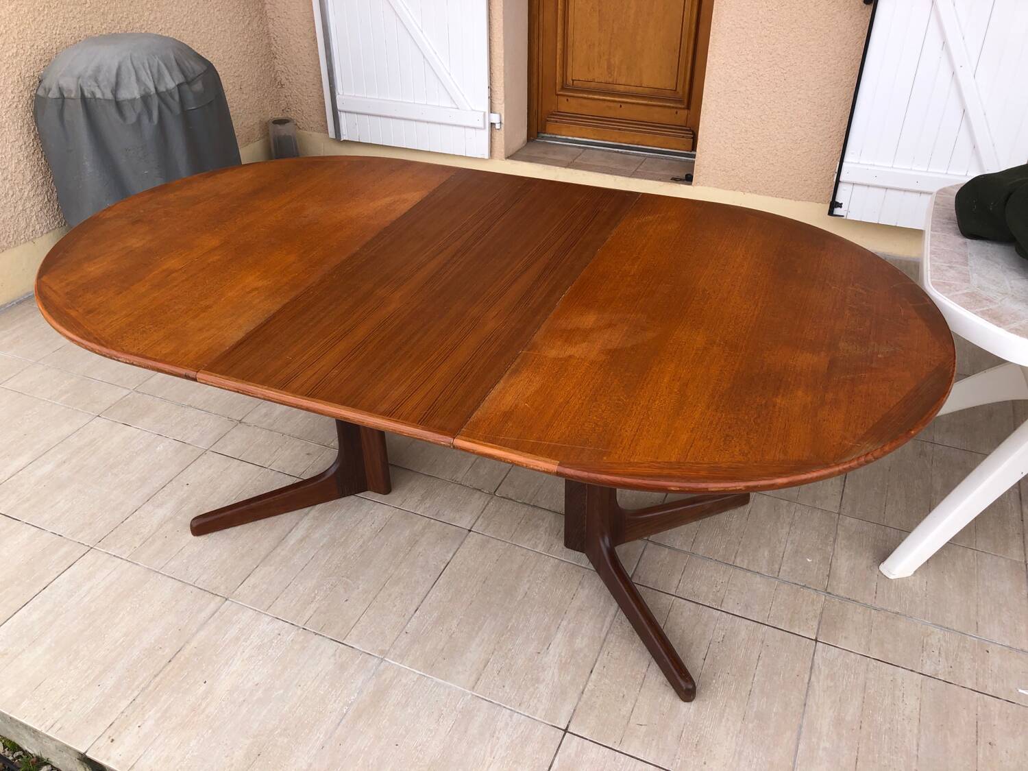 Baumann oval table in solid teak