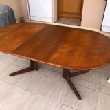 Baumann oval table in solid teak