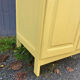Armoire ancienne jaune gingembre