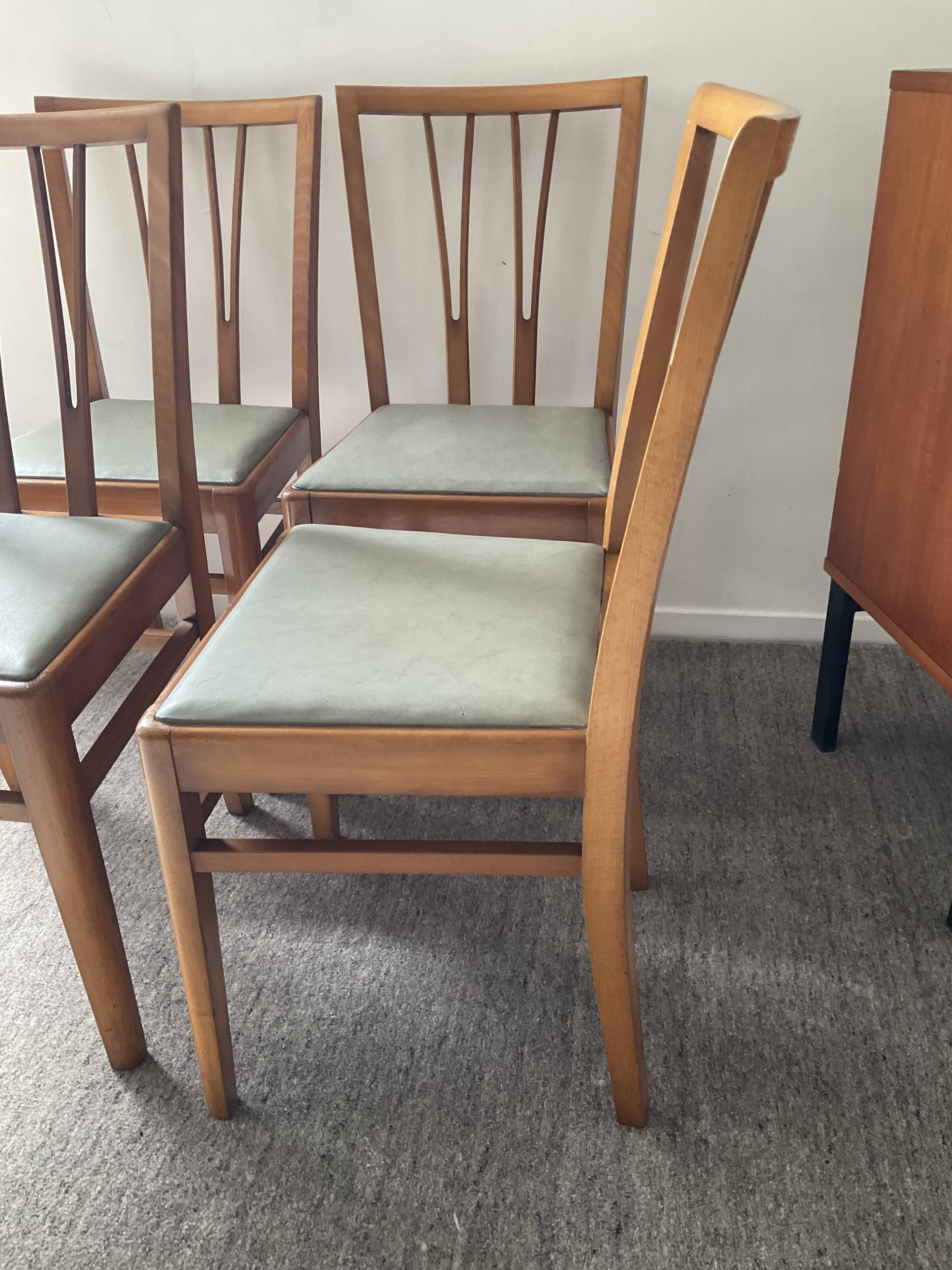 Series of 4 vintage chairs from the 60s-70s