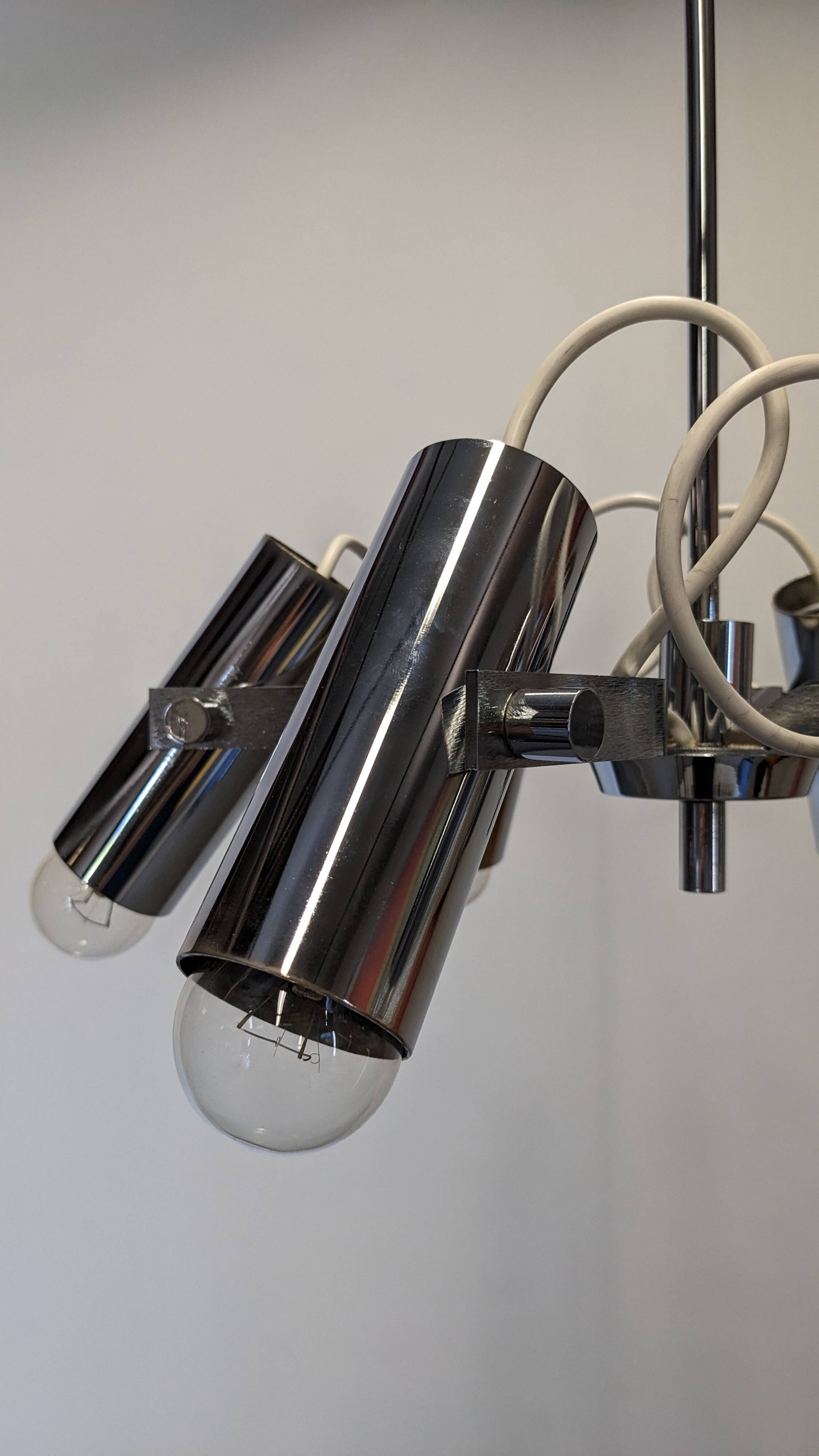 Modernist chandelier with 6 spots in chrome metal, France circa 1970.