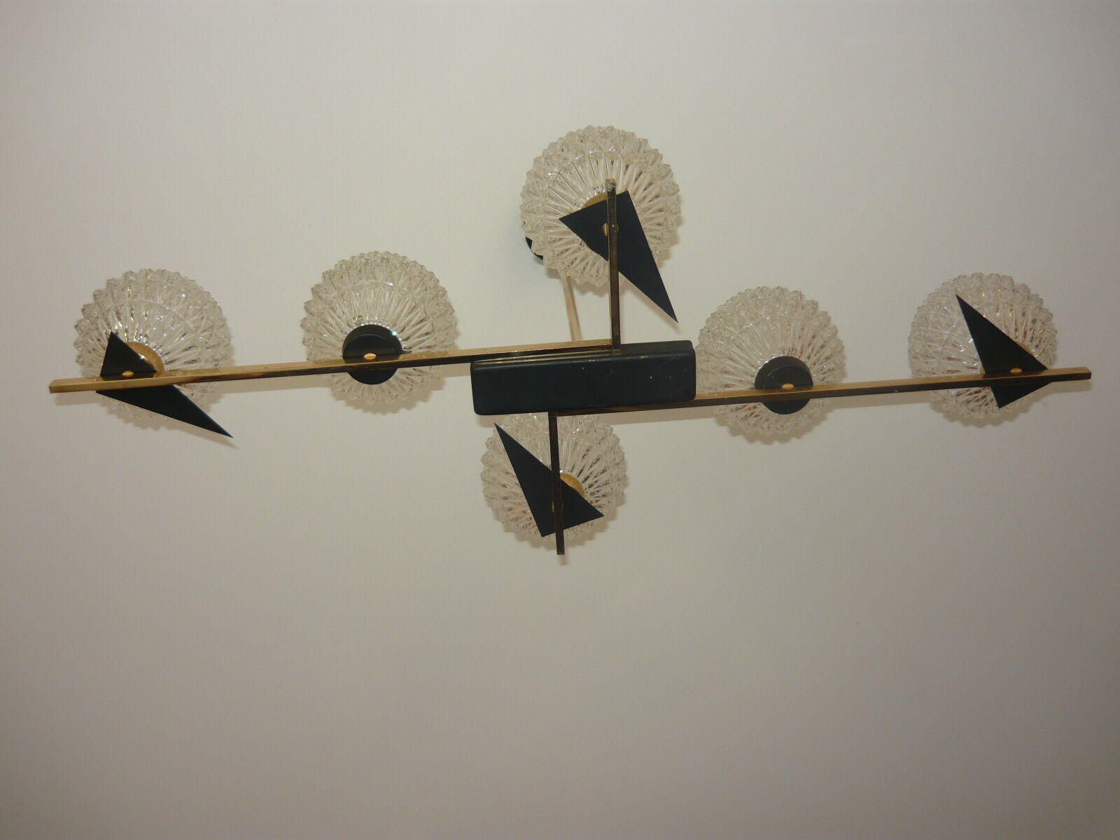 Lustre Arlus 6 fires