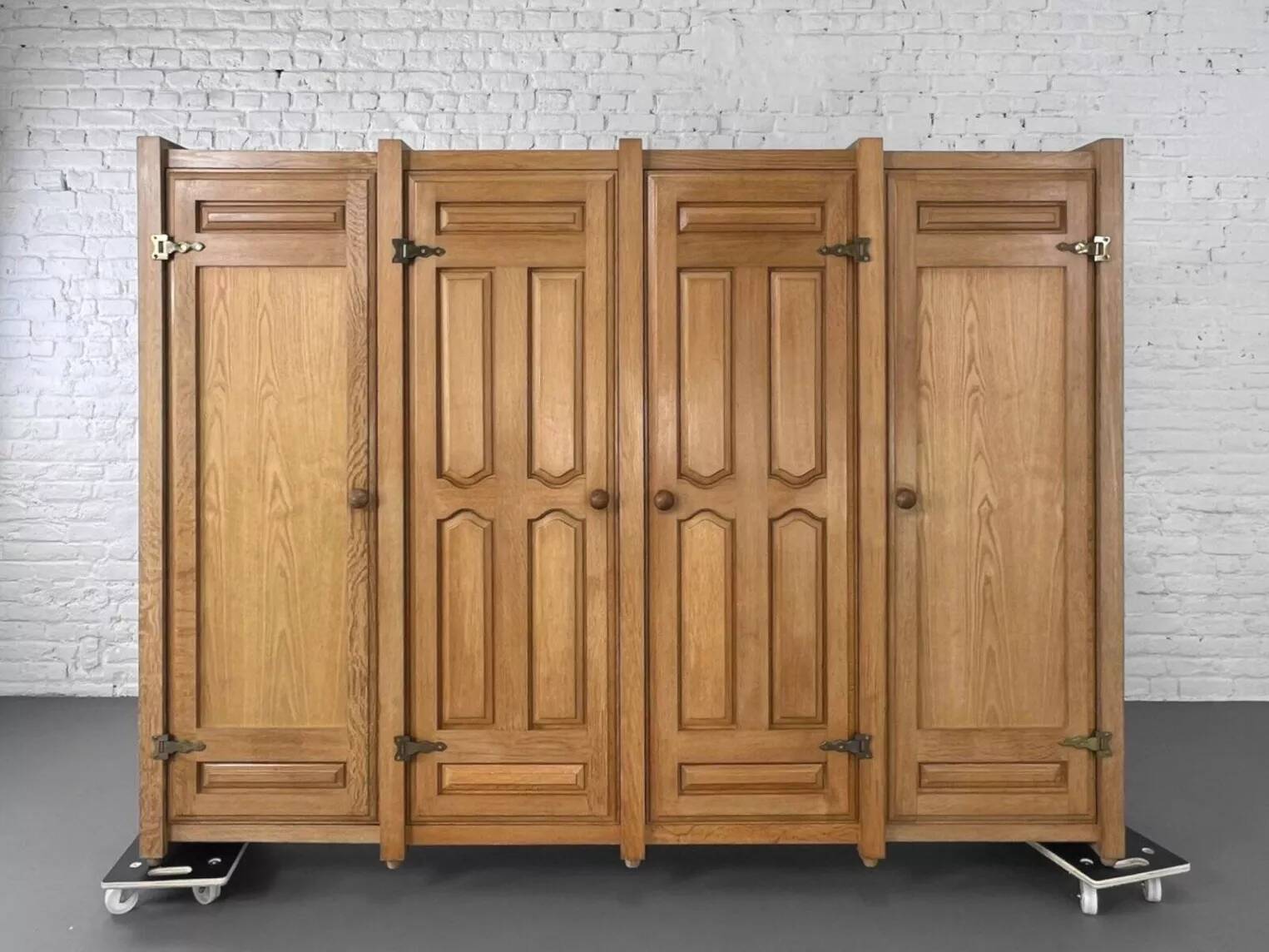 Armoire penderie années 60 par Guillerme et Chambron pour votre Maison