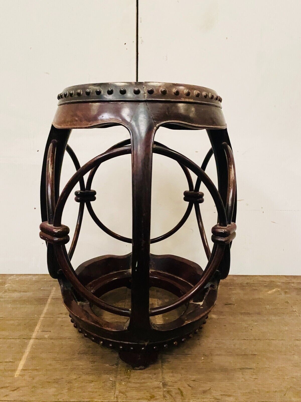 Round pedestal table in iron wood XX century