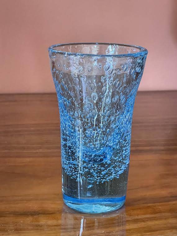 Lot de 4 verres soufflé bleux.