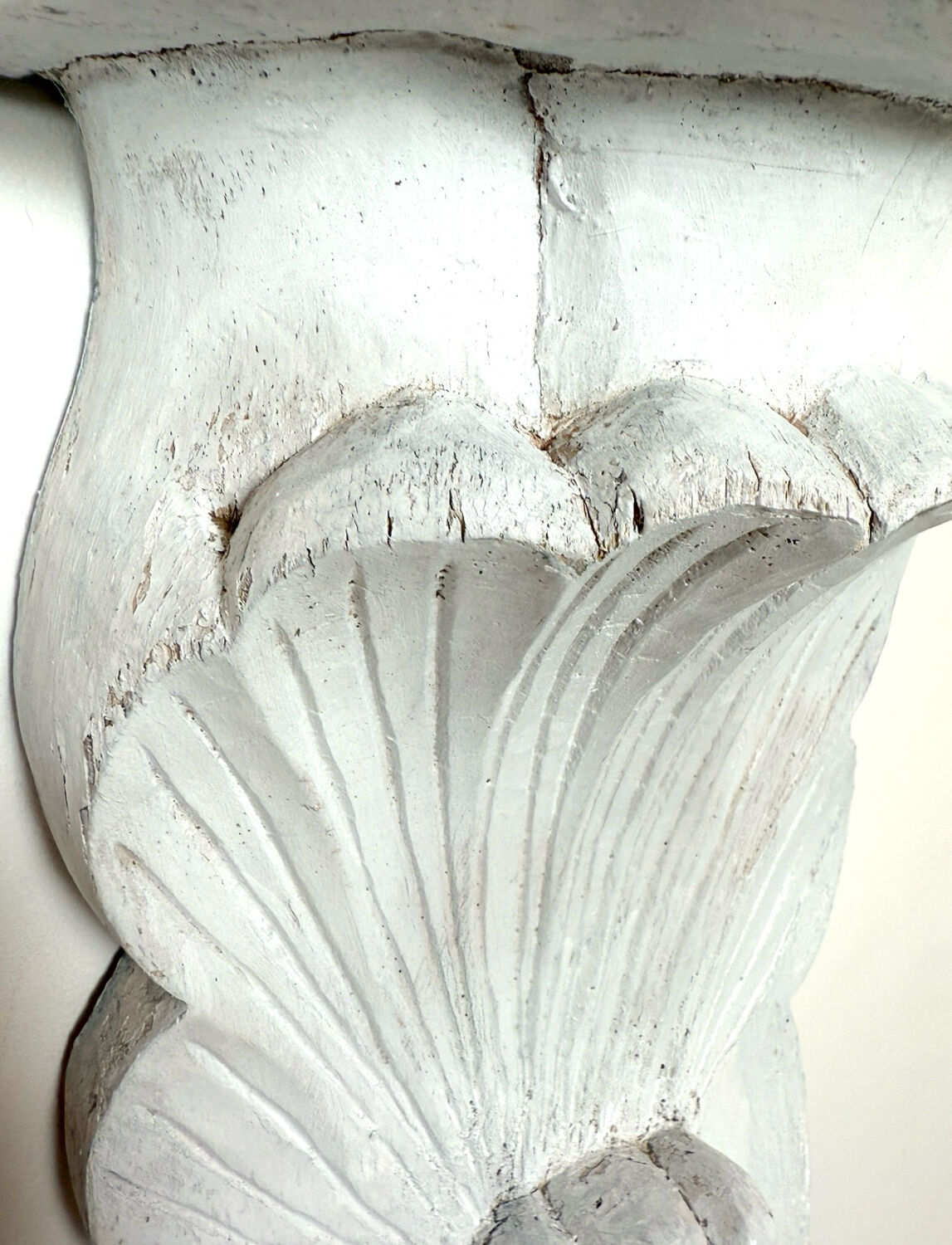 Wall shelf "Rocaille"