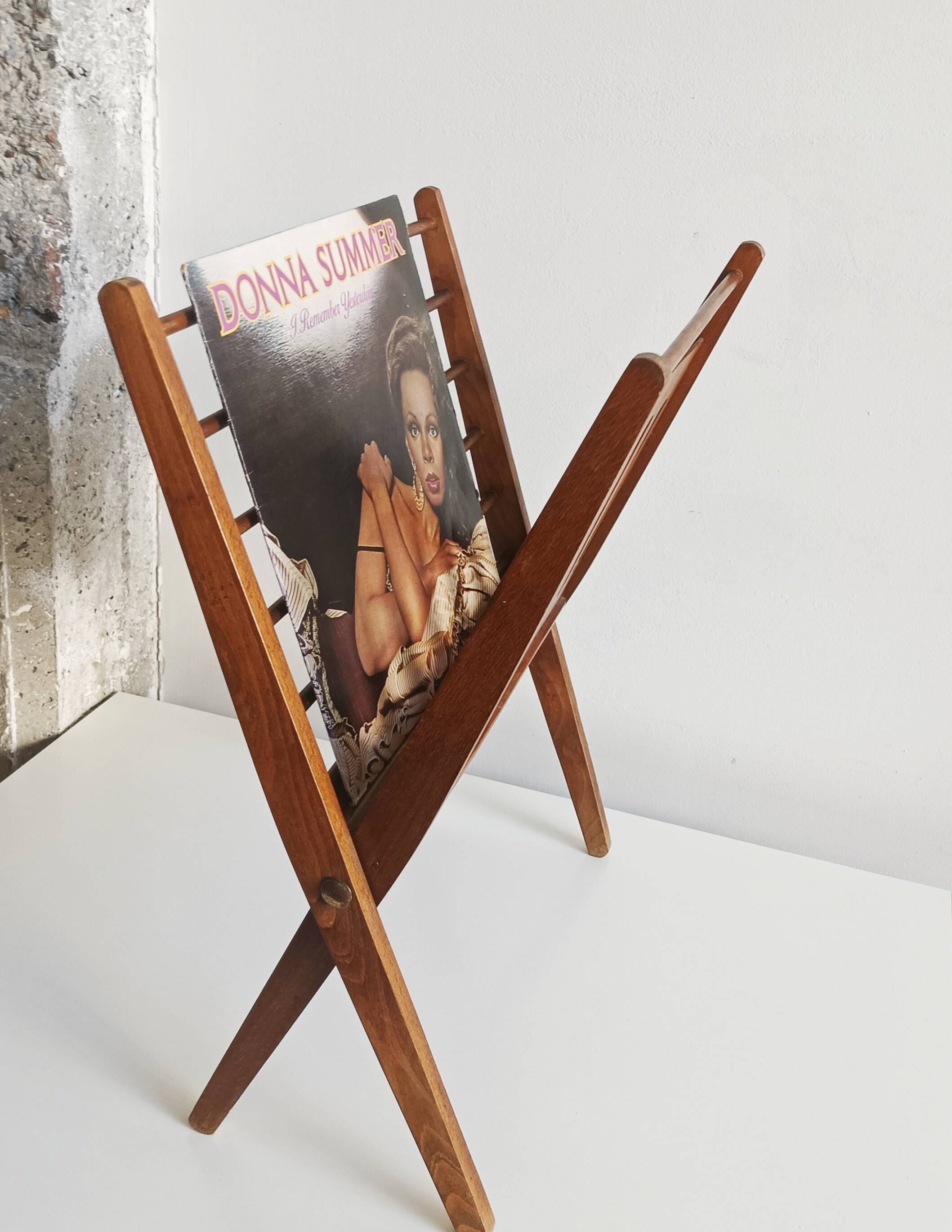 Cees Braakman folding magazine rack, Pastoe
