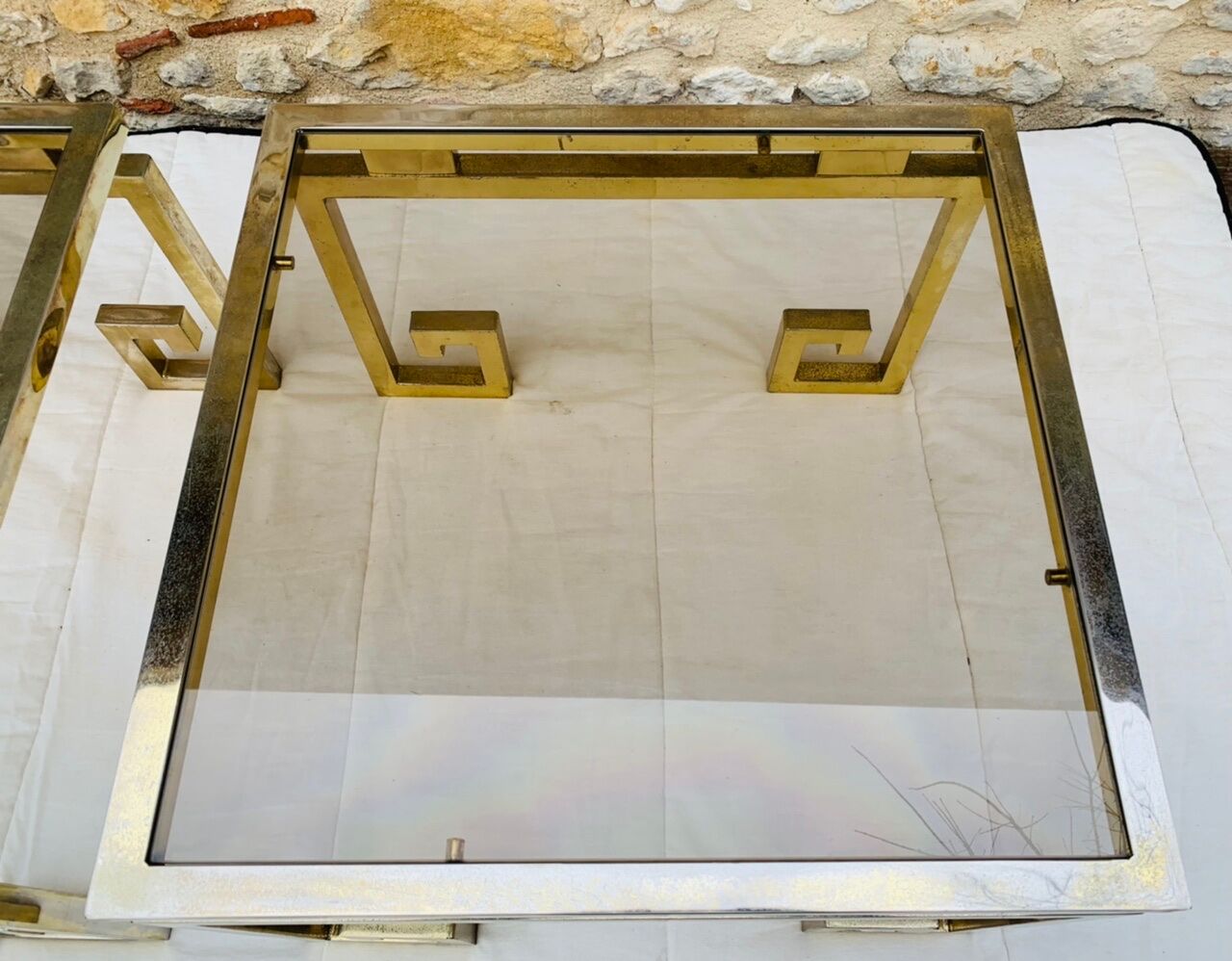 Paire de tables d’appoint laiton et verre circa 1970/80