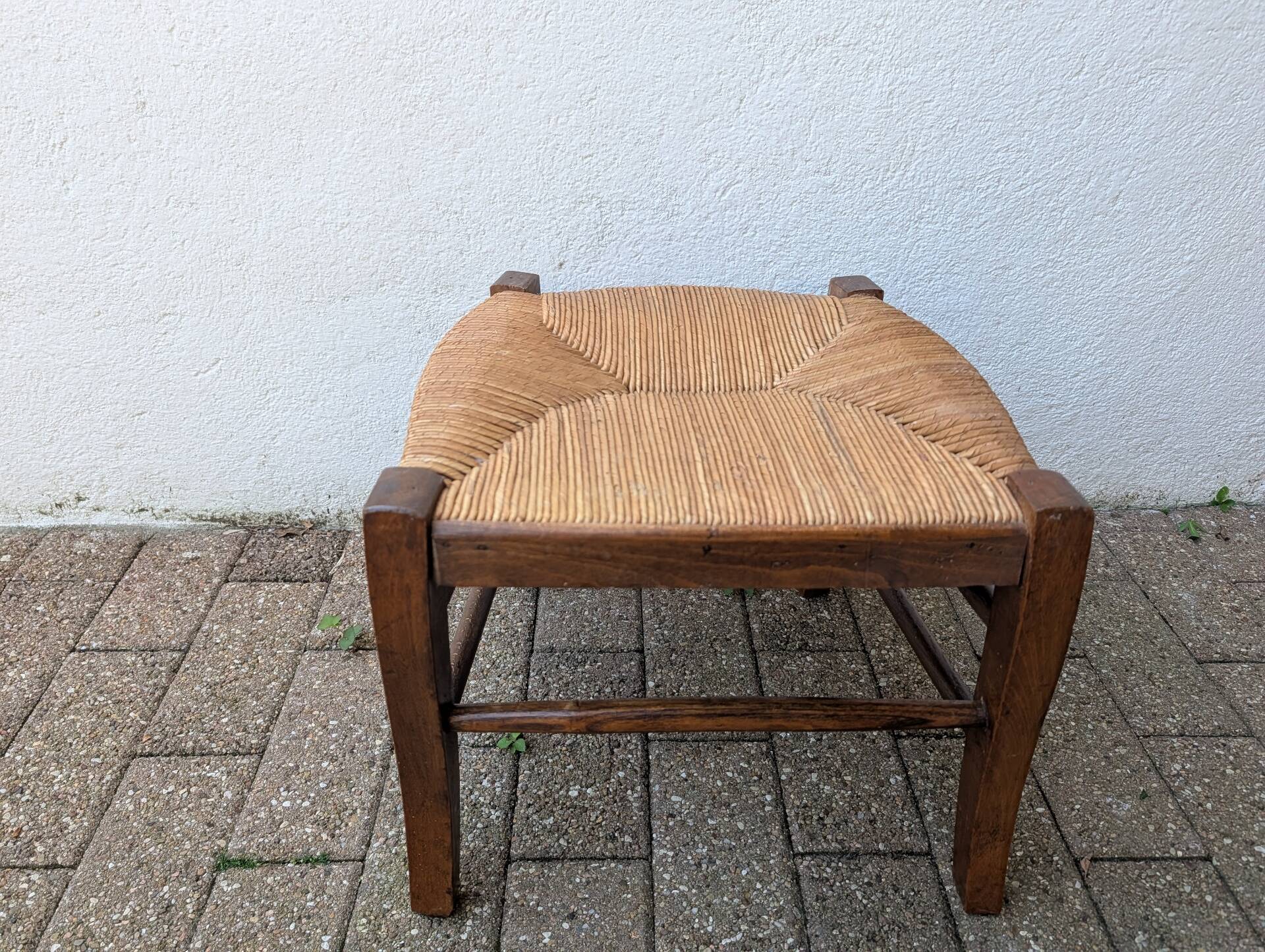 Antique solid wood stool with traditional rush seating – Late 19th century