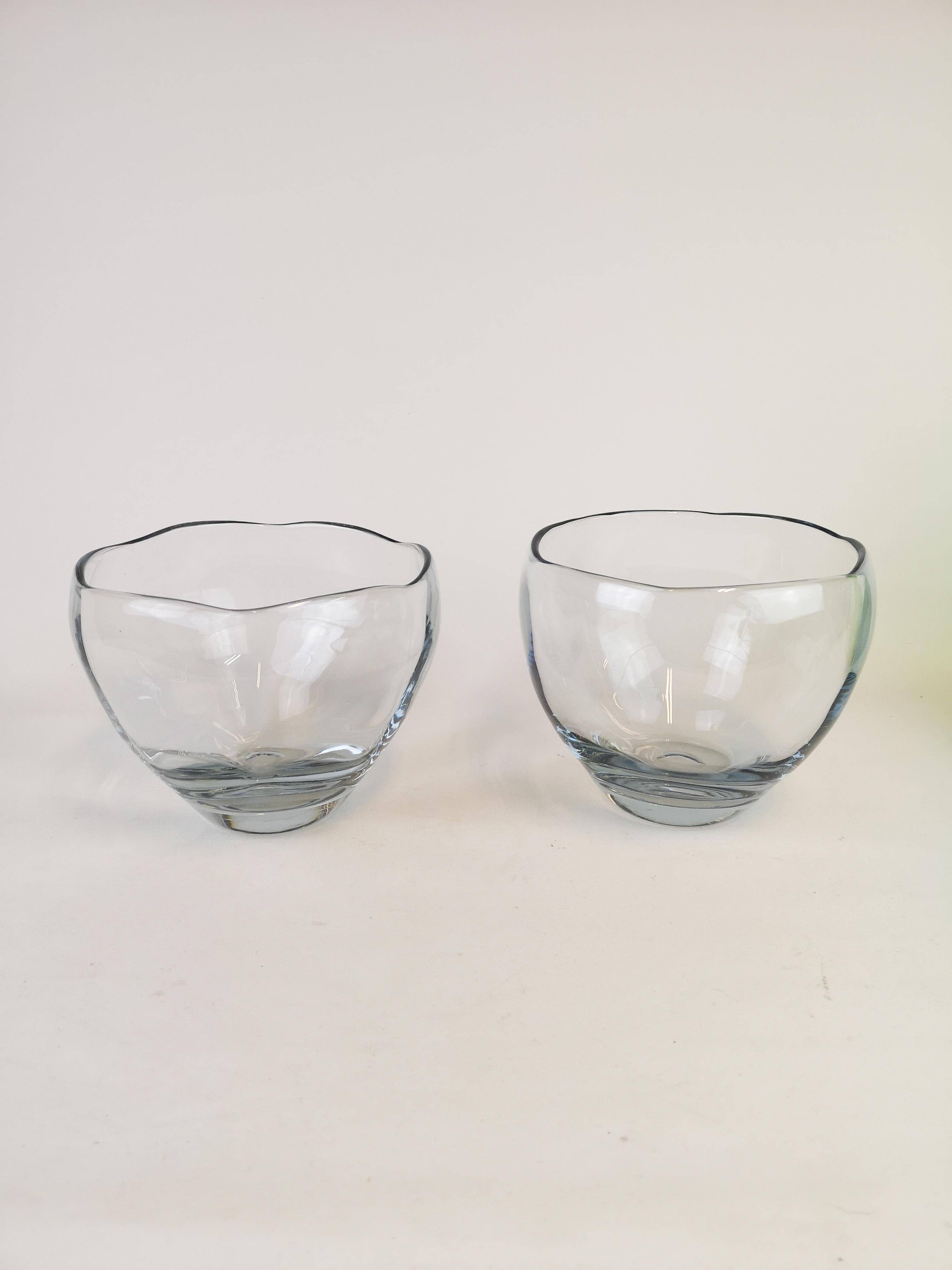 Modern set of 2 crystal bowls by Asta Strömberg, Sweden, 1950s.