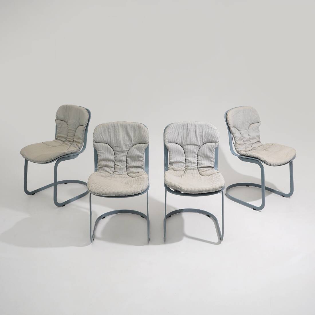 Ensemble de 4 chaises "077" par Studio Cidue pour Cidue, années 1970.