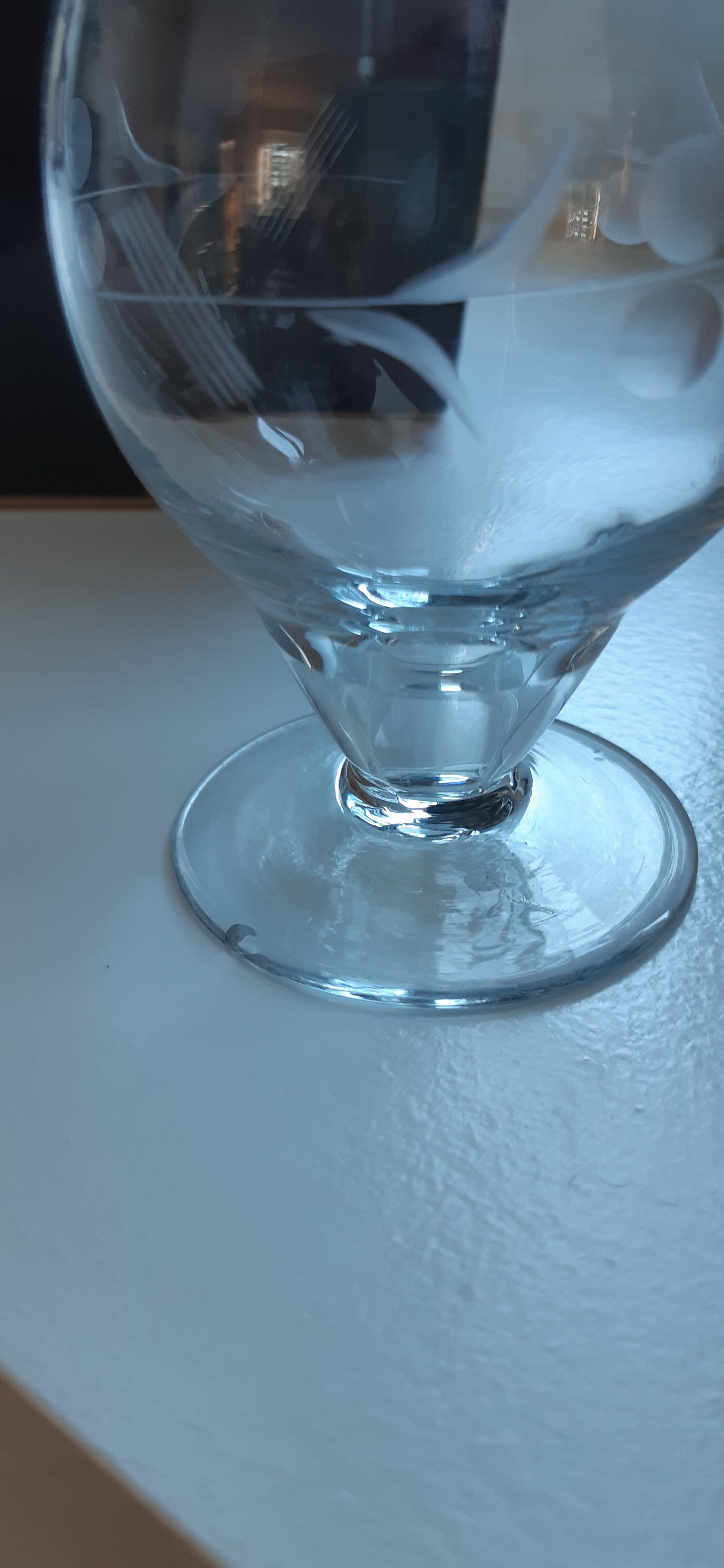 Set of 8 50s wine glasses in engraved crystal