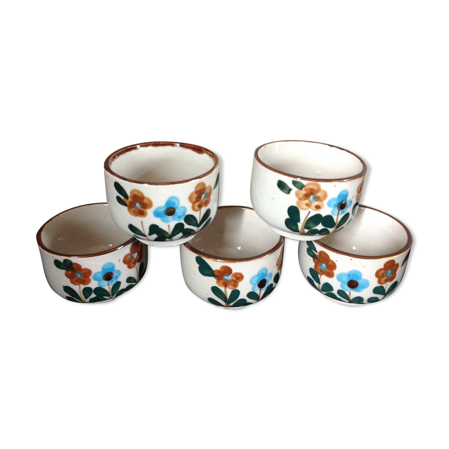 Series of 5 vintage cups