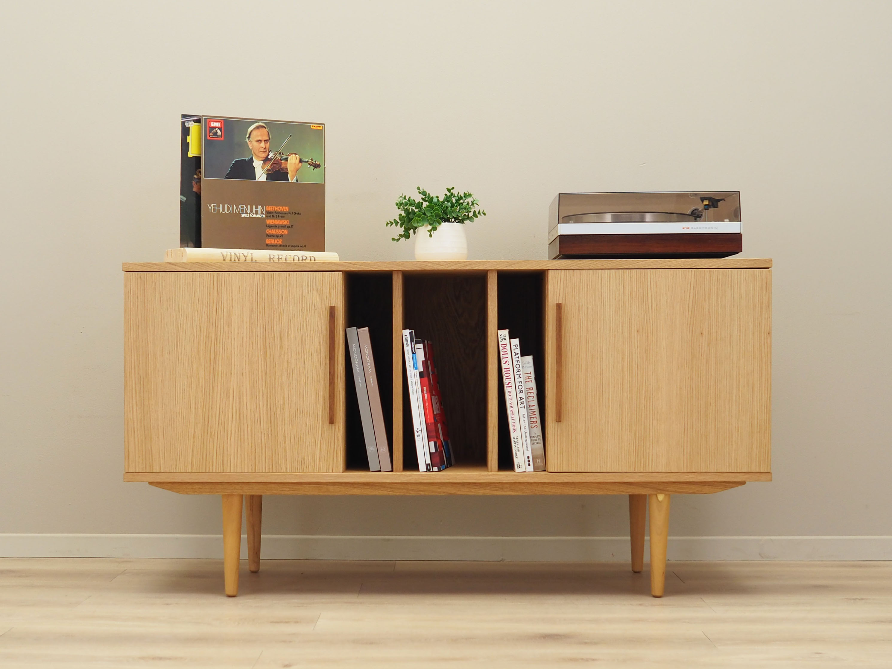 Oak dresser, Danish design, 1990s, production: Denmark