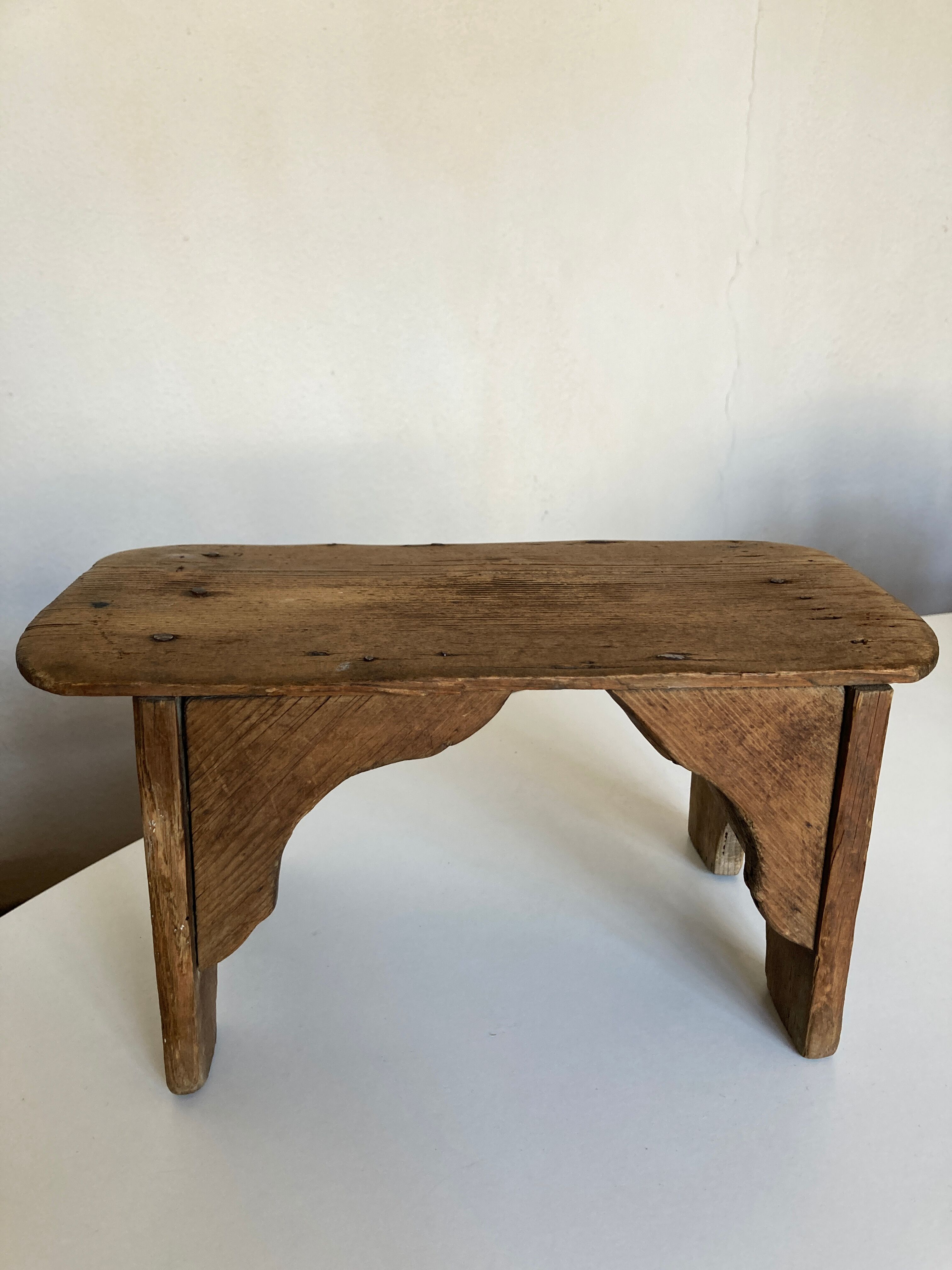 Small farm bench in pitchpin folk art 1900