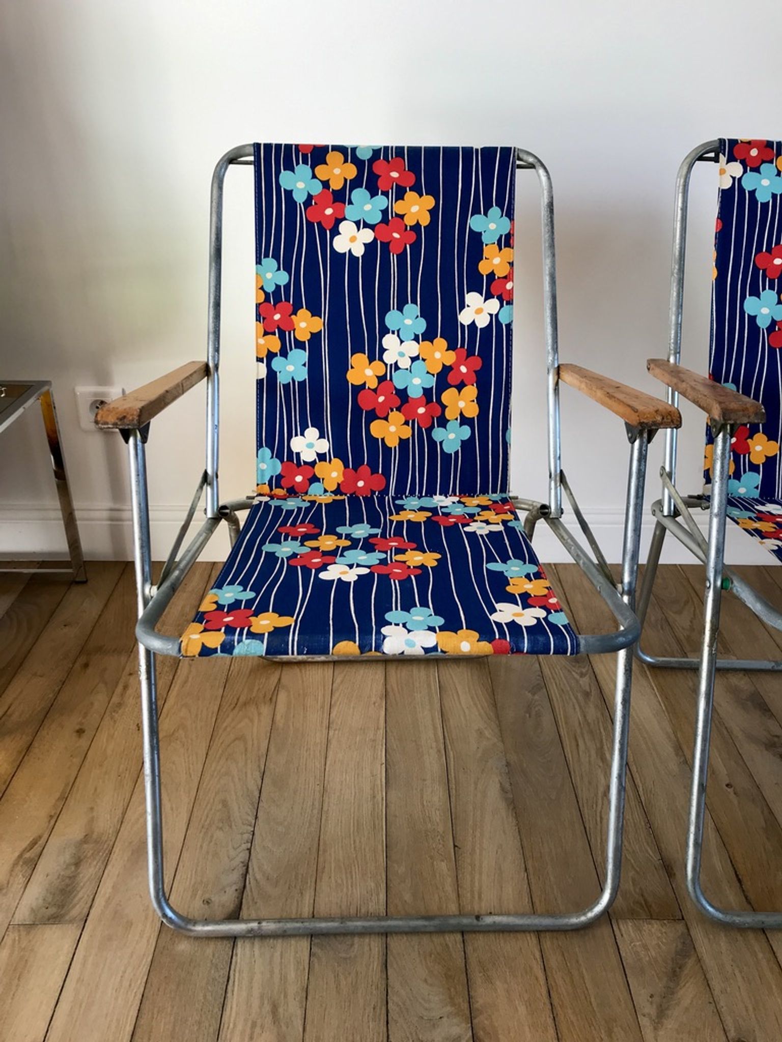 Pair of vintage camping chairs floral and wood fabrics 70s