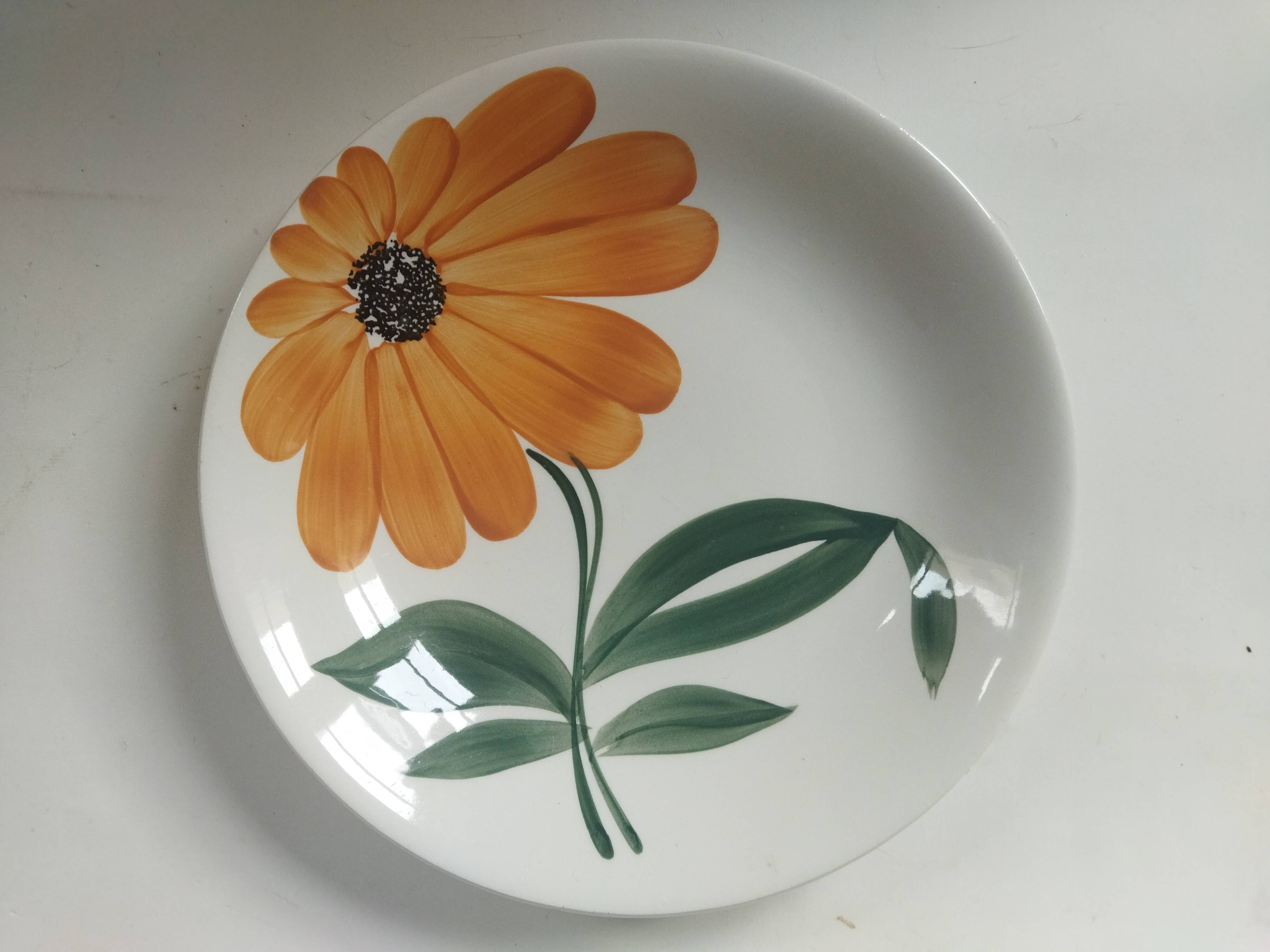 Vintage 1970s Orange Flower Gien Cup