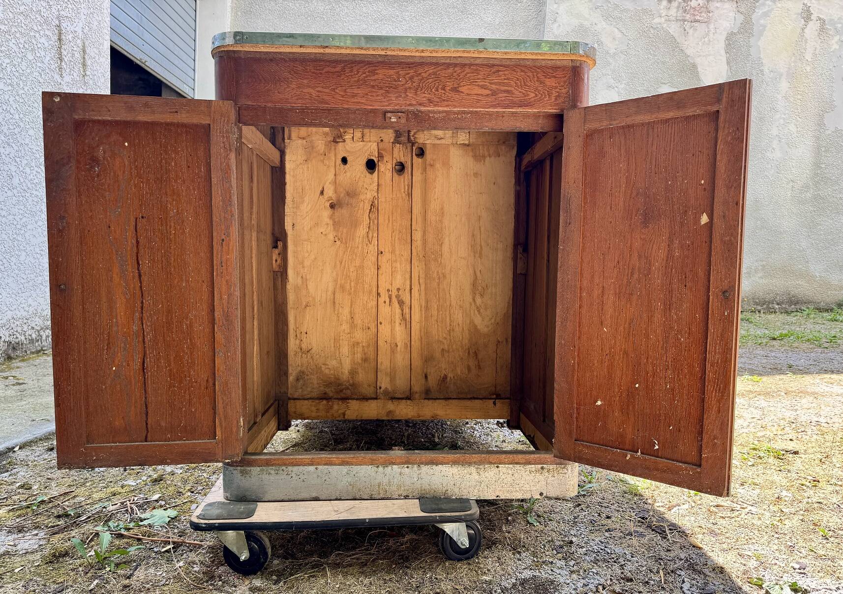 Meuble banque ou comptoir de métier a tiroirs et autres de Pharmacie